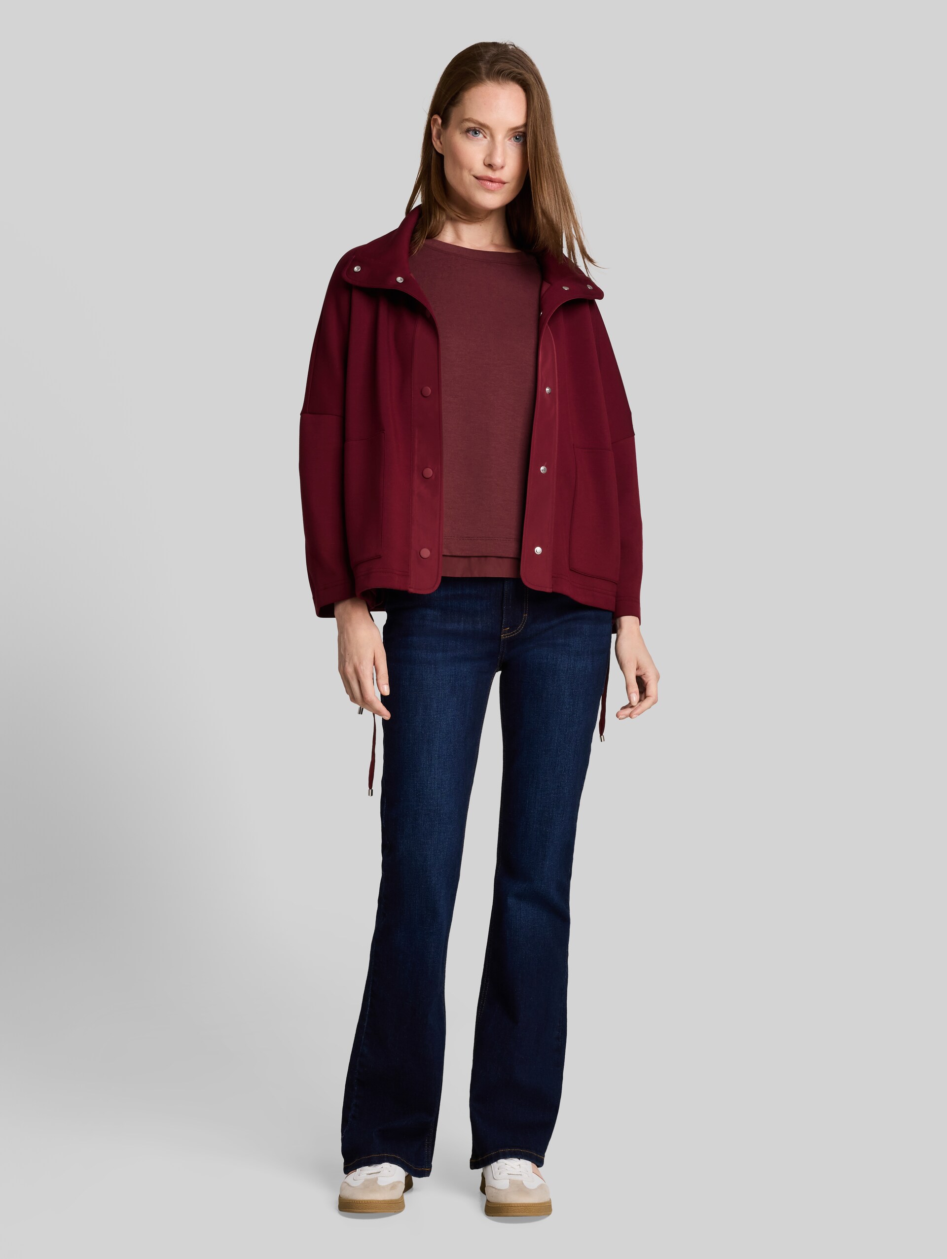 Loose Fit Sweatshirt mit 7/8-Arm - Preppy Plum - Model-Vorderansicht