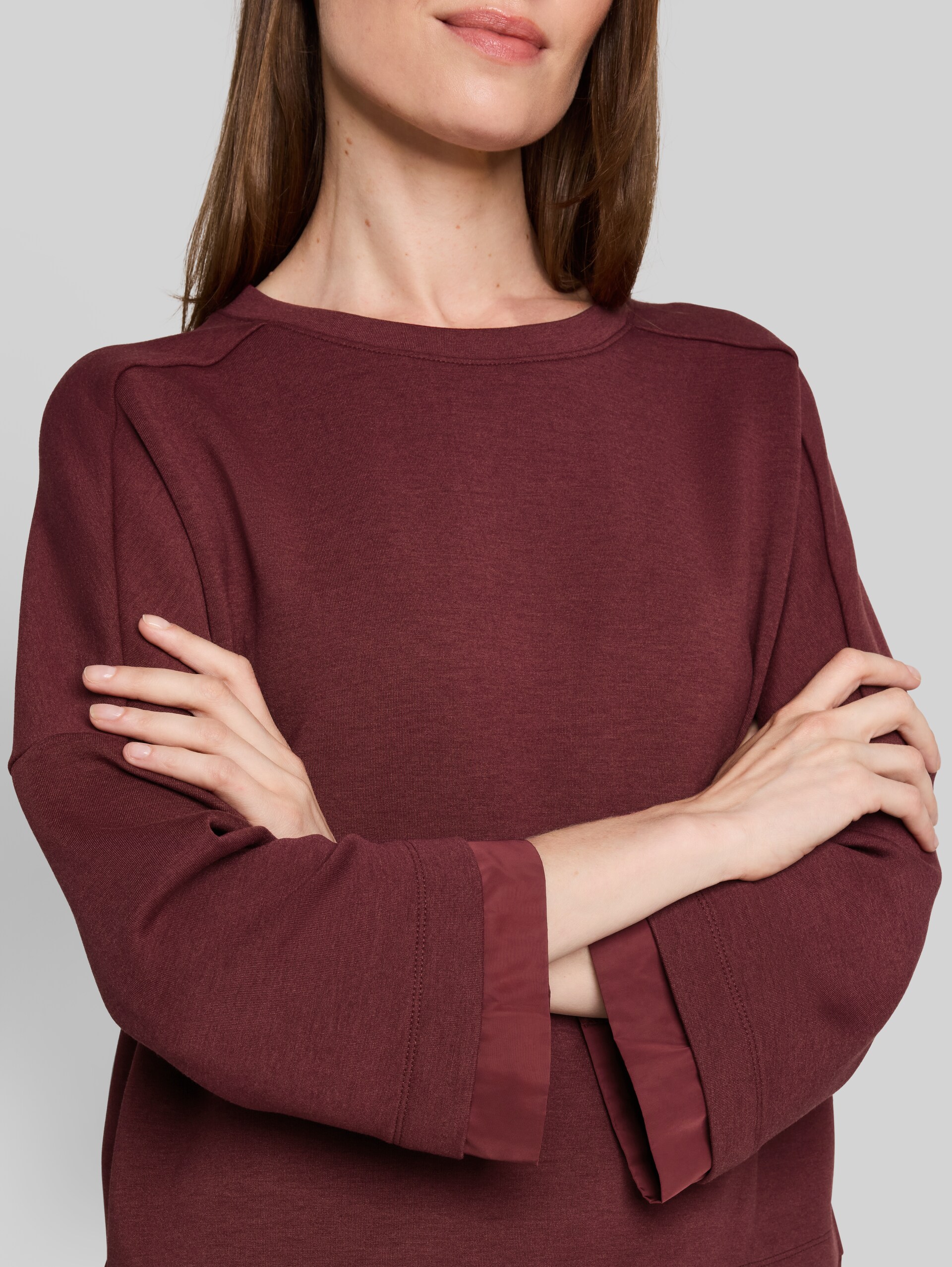 Loose Fit Sweatshirt mit 7/8-Arm - Preppy Plum - Detail-Model-Ansicht