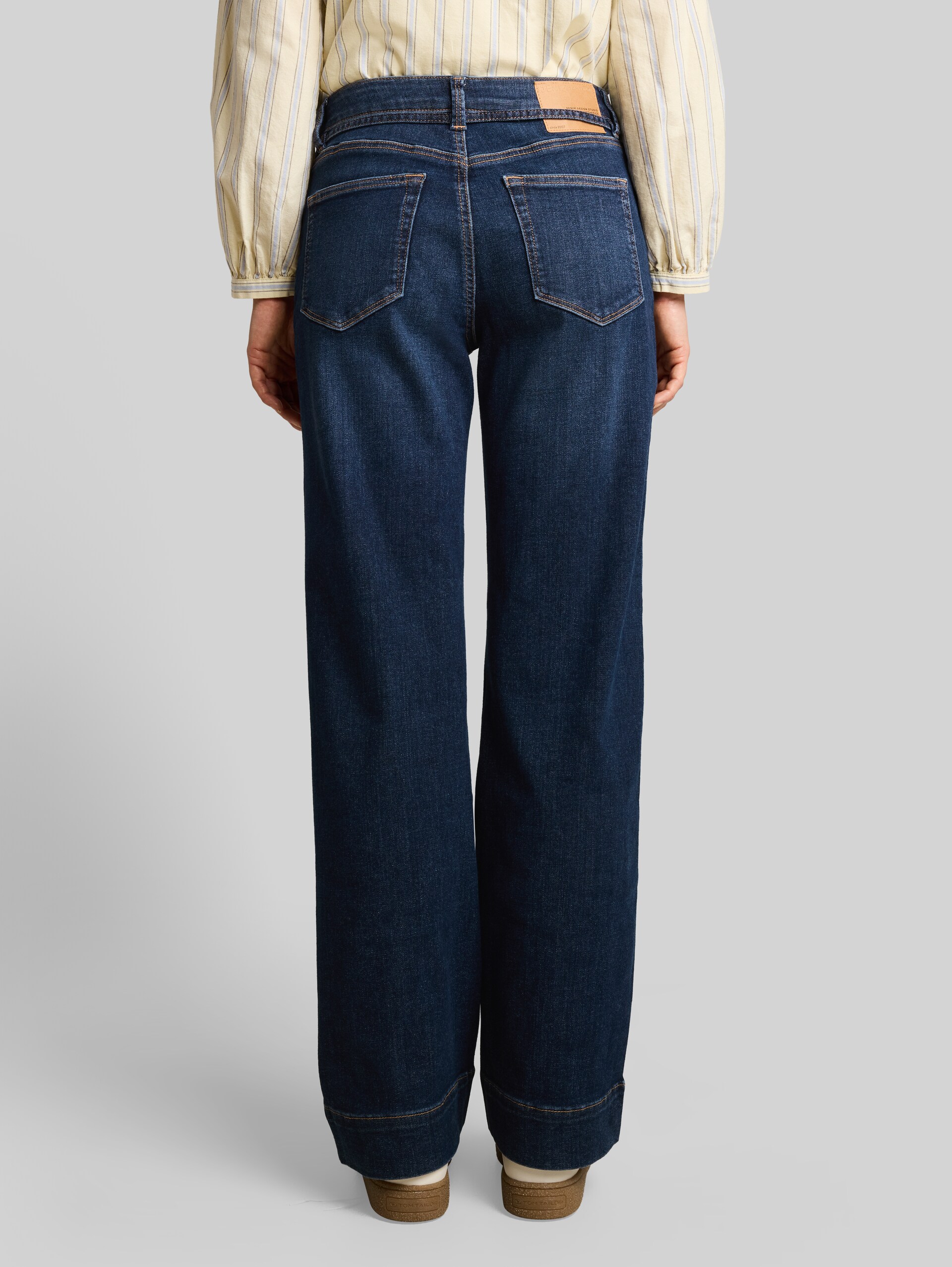 TTEMILY WIDE jeans with tie belt - Used Dark Stone Blue Denim - Neckline model-back view