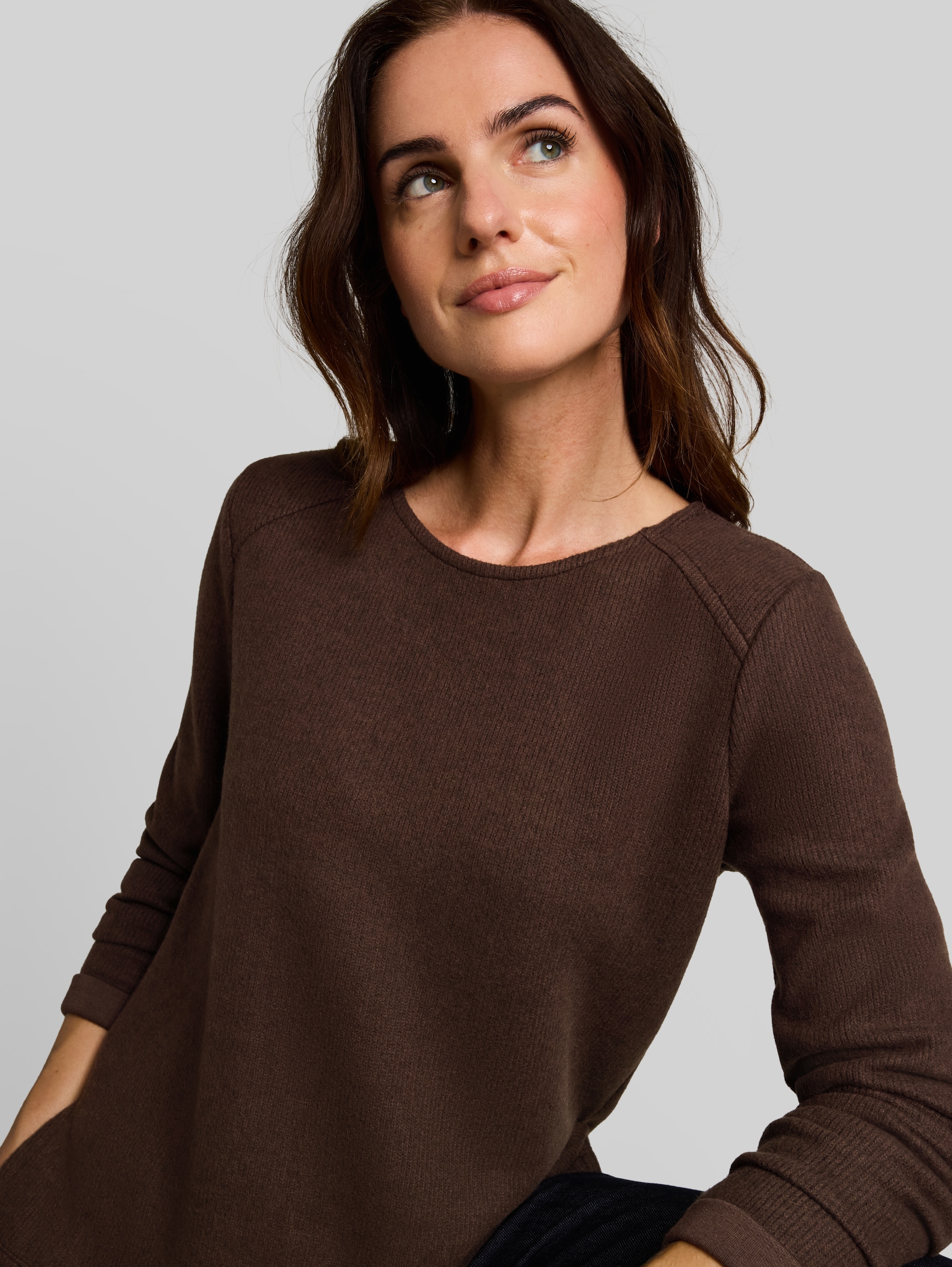 Cosy Sweatshirt min Melange-Optik - java dark brown melange - Detail-Model-Ansicht
