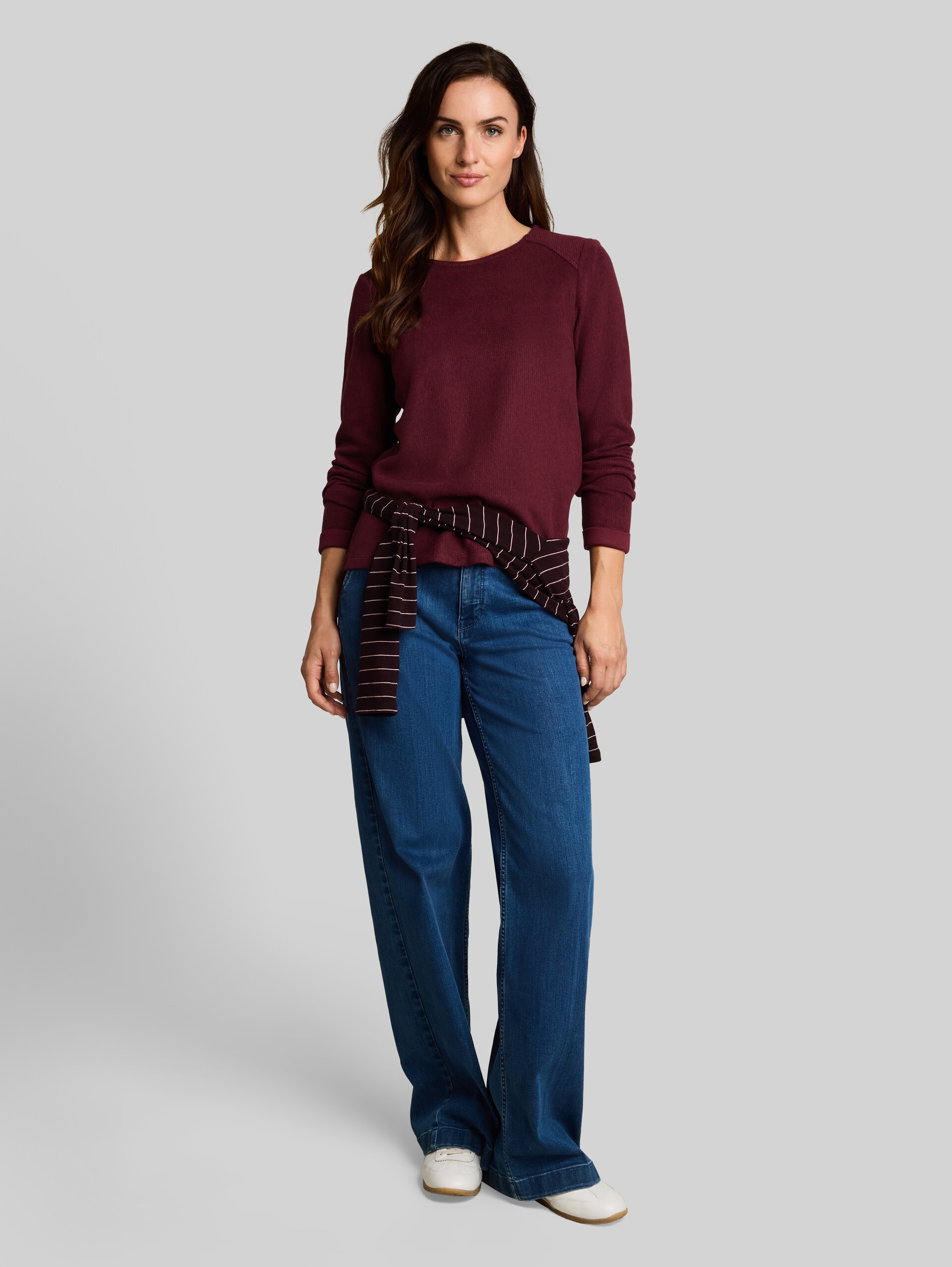 Gezellig sweatshirt met gemêleerde look - dark preppy plum melange - Model vooraanzicht