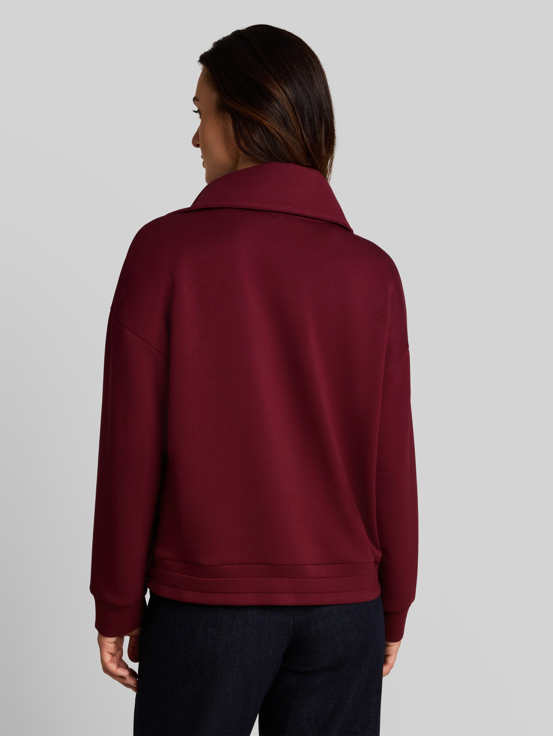 Sweat à col roulé en scuba - Preppy Plum - Découpe Vue arrière du modèle