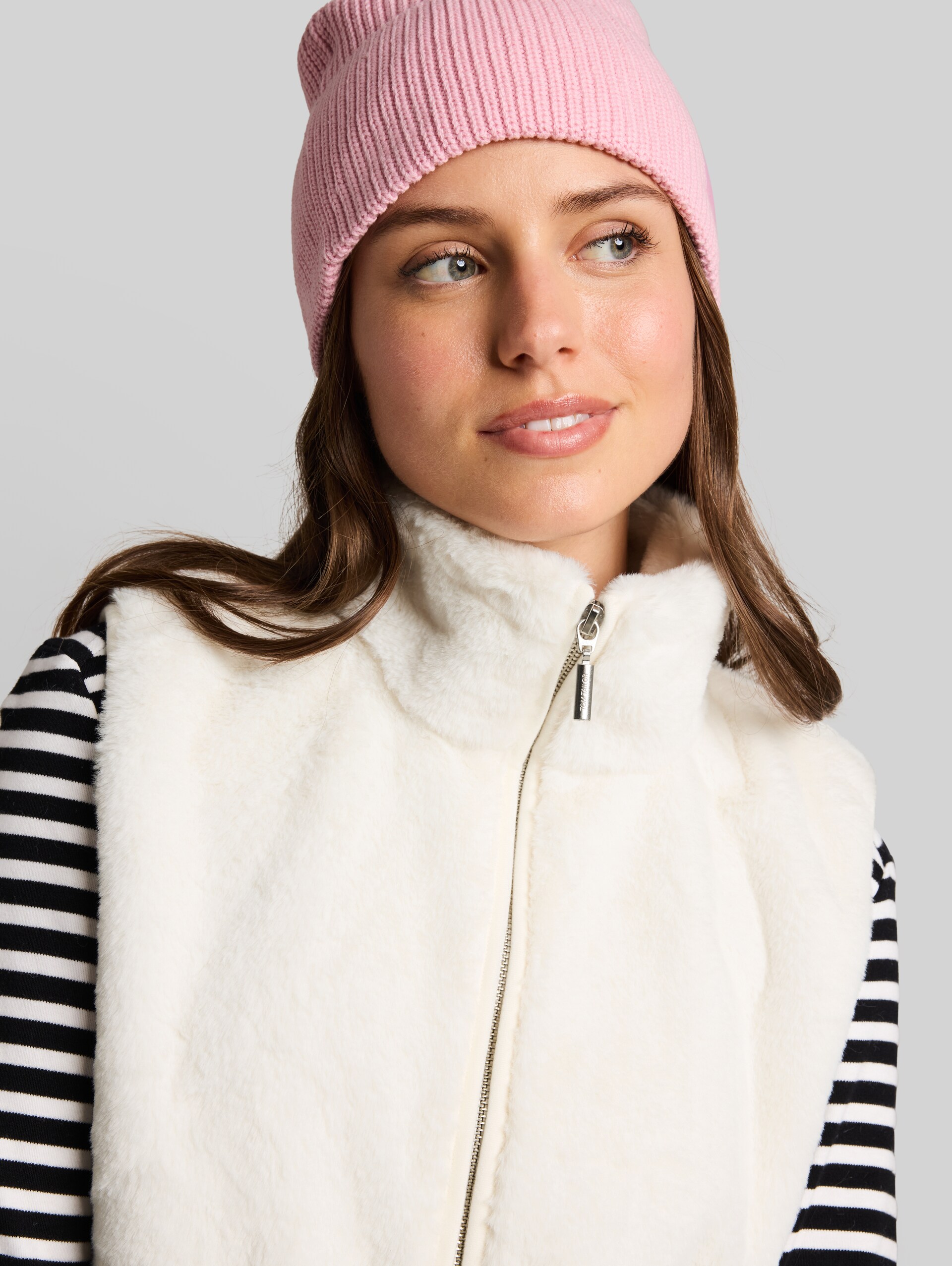 Gilet en fausse fourrure à col montant - Whisper White - Vue détaillée du modèle