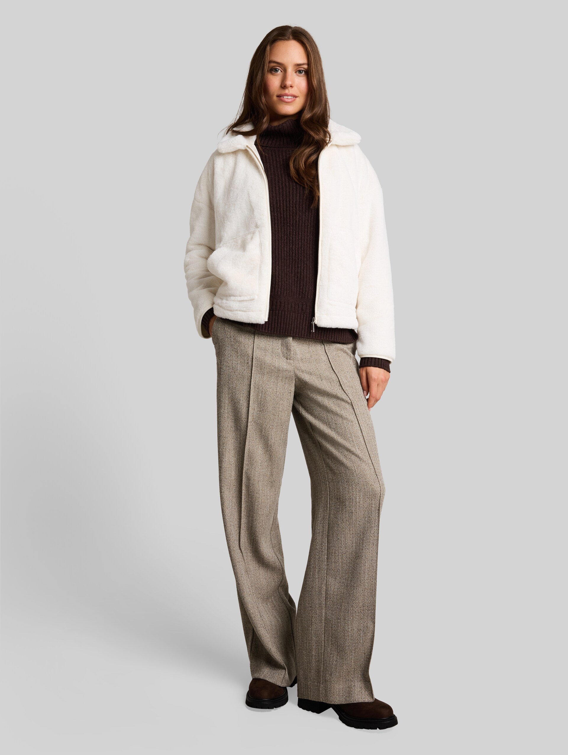 Loose Fit Fake-Fur Jacke - Whisper White - Model-Vorderansicht