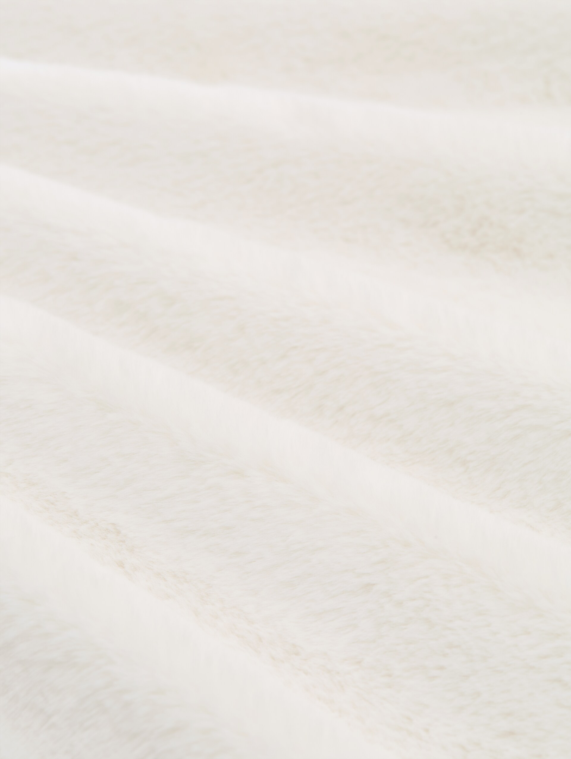 Loose Fit Fake-Fur Jacke - Whisper White - Material-Ansicht