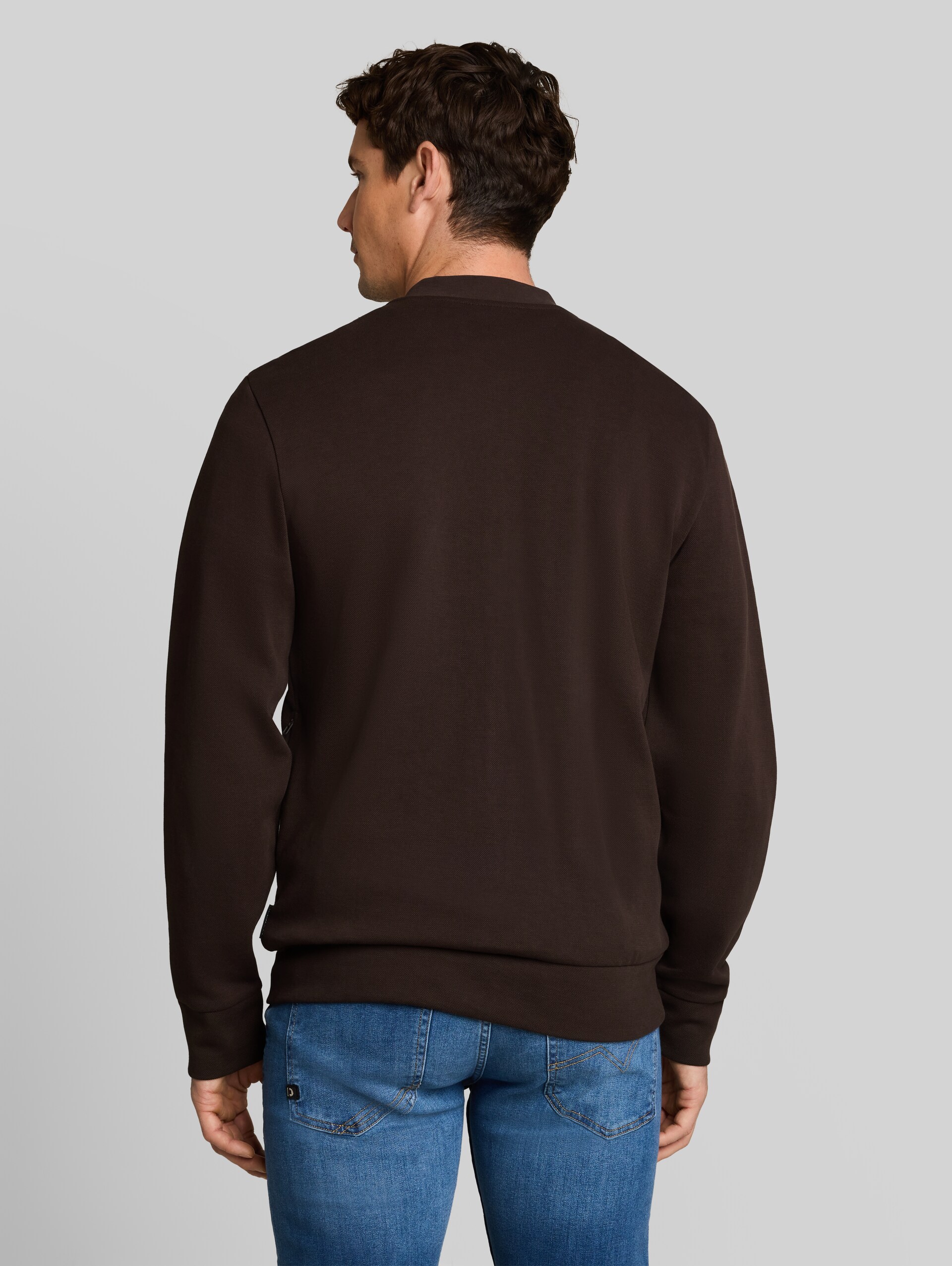 Sweat à capuche avec col bomber - Dark Chocolate Brown - Découpe Vue arrière du modèle