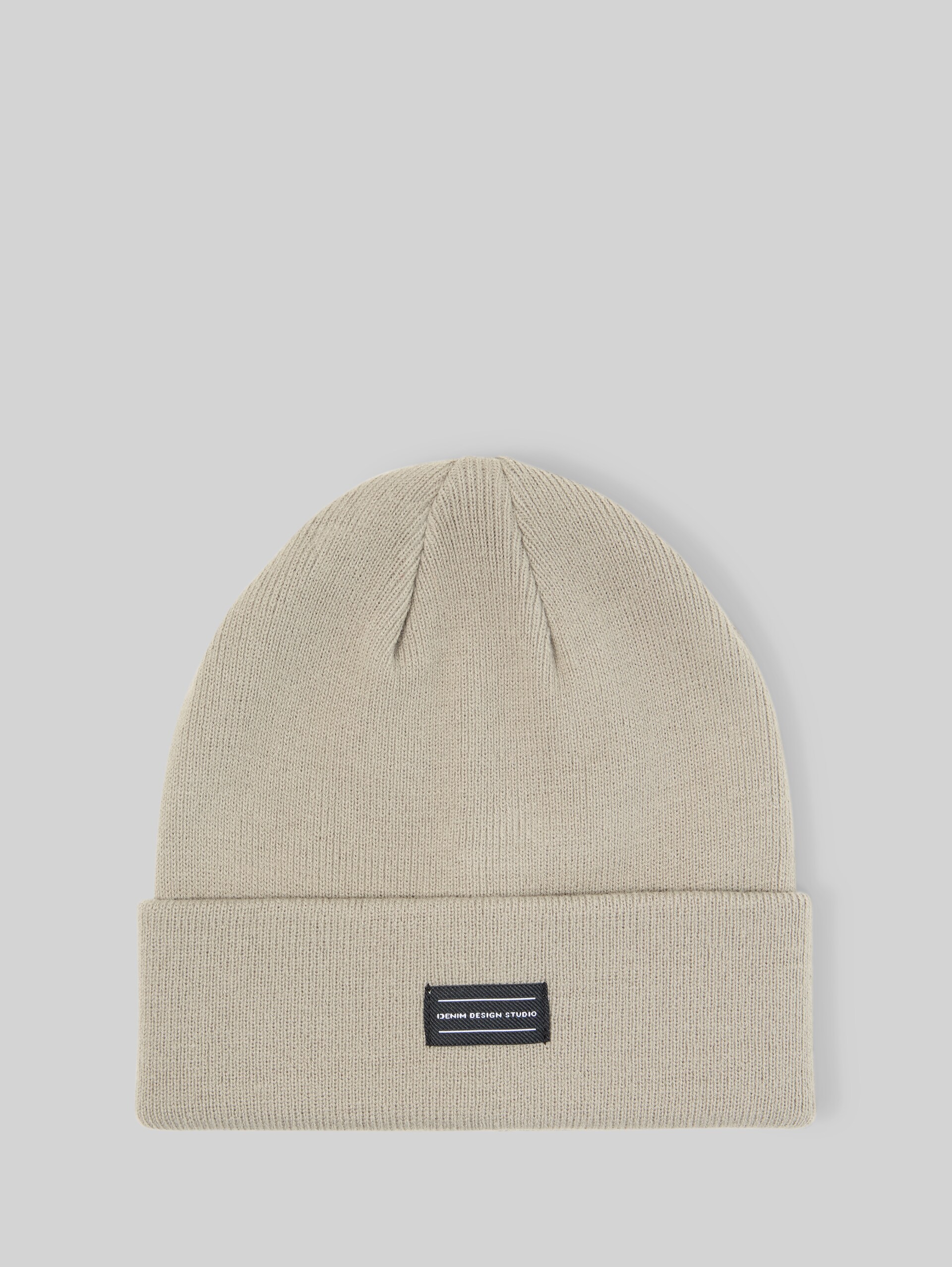 Beanie Mütze mit Logo-Badge - dark sage green - Vorder-Produkt-Ansicht