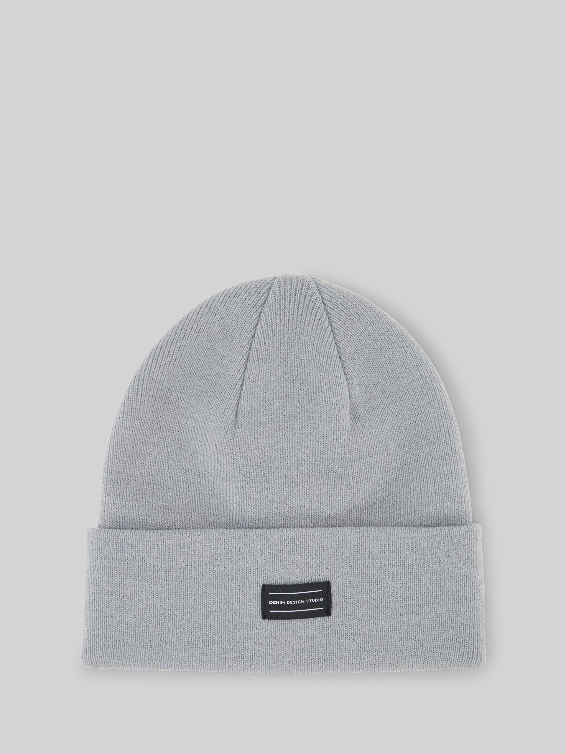Beanie Mütze mit Logo-Badge - ultimate grey - Vorder-Produkt-Ansicht