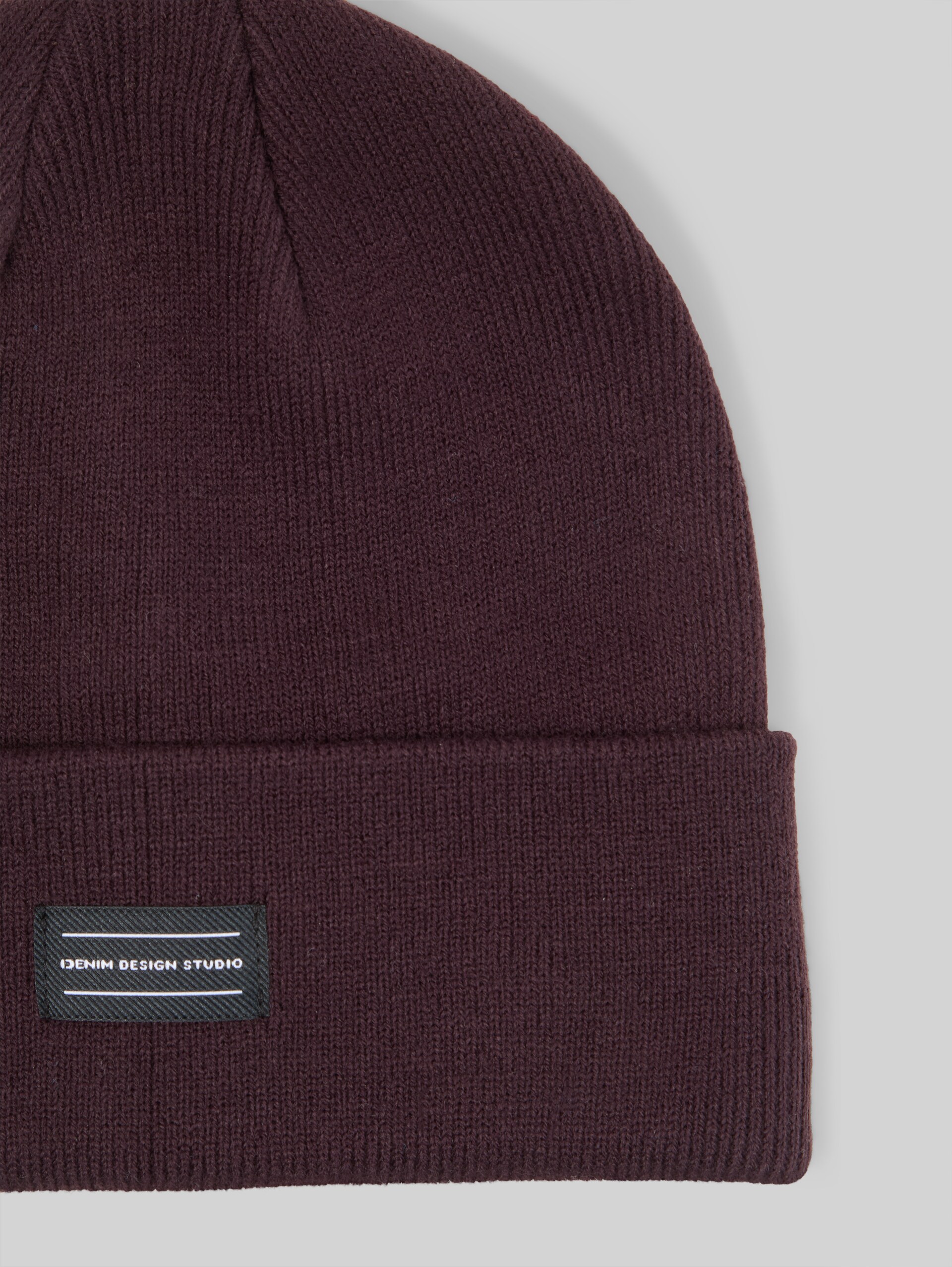 Beanie Mütze mit Logo-Badge - dark plum - Material-Ansicht