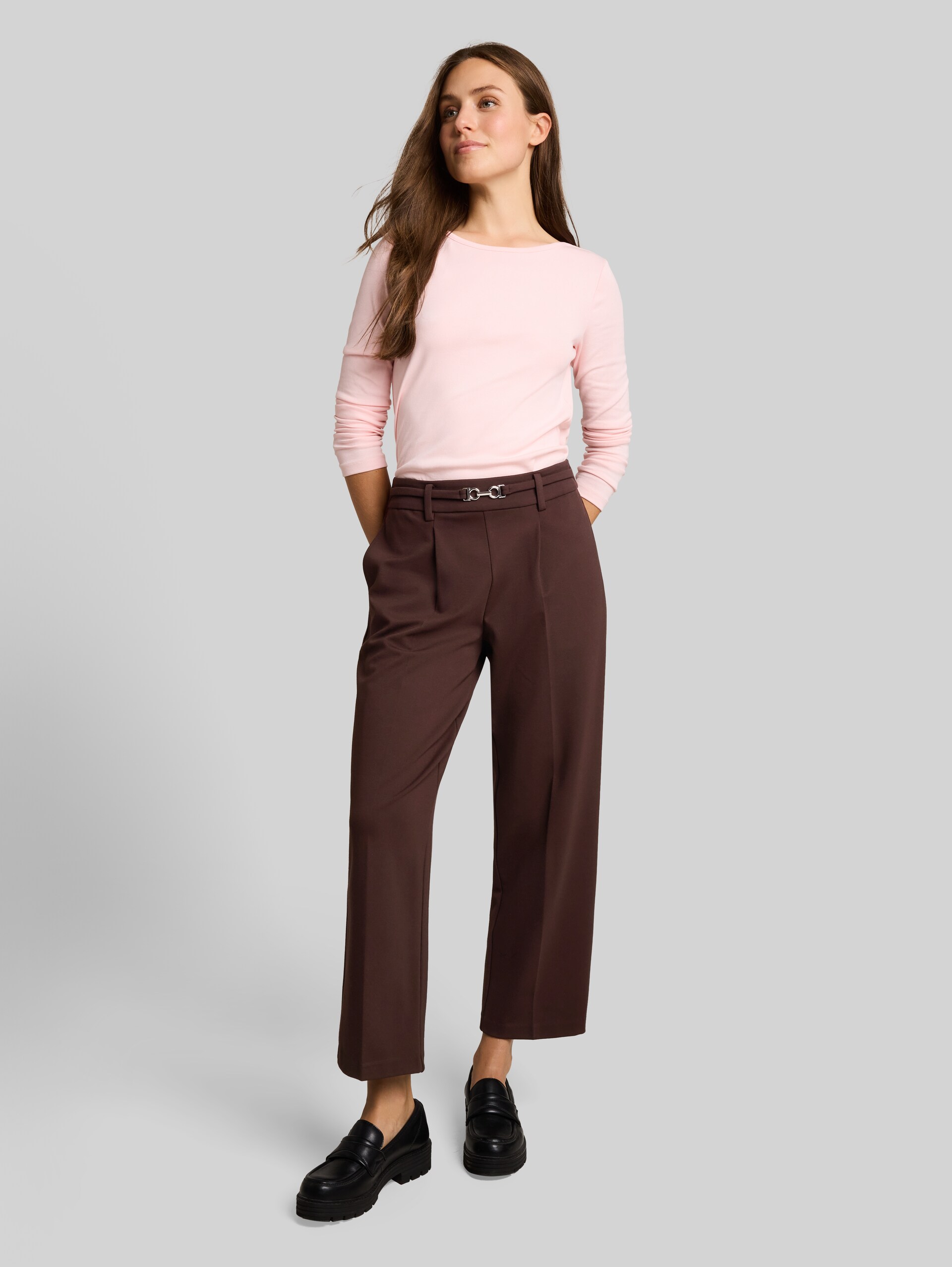 Cropped rechte broek met riem - java dark brown - Model vooraanzicht