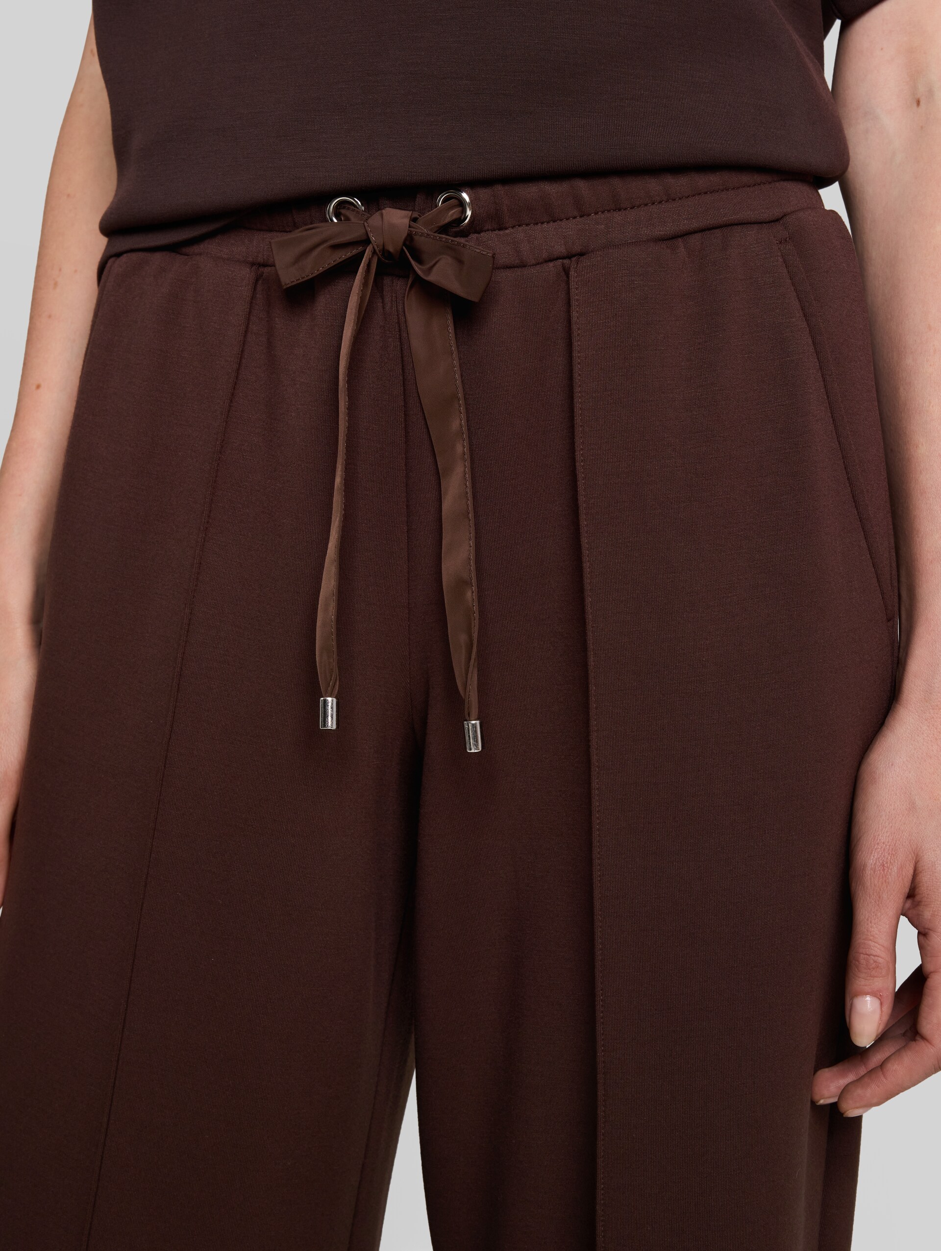 Wide Leg Scuba Hose - java dark brown - Detail-Model-Ansicht
