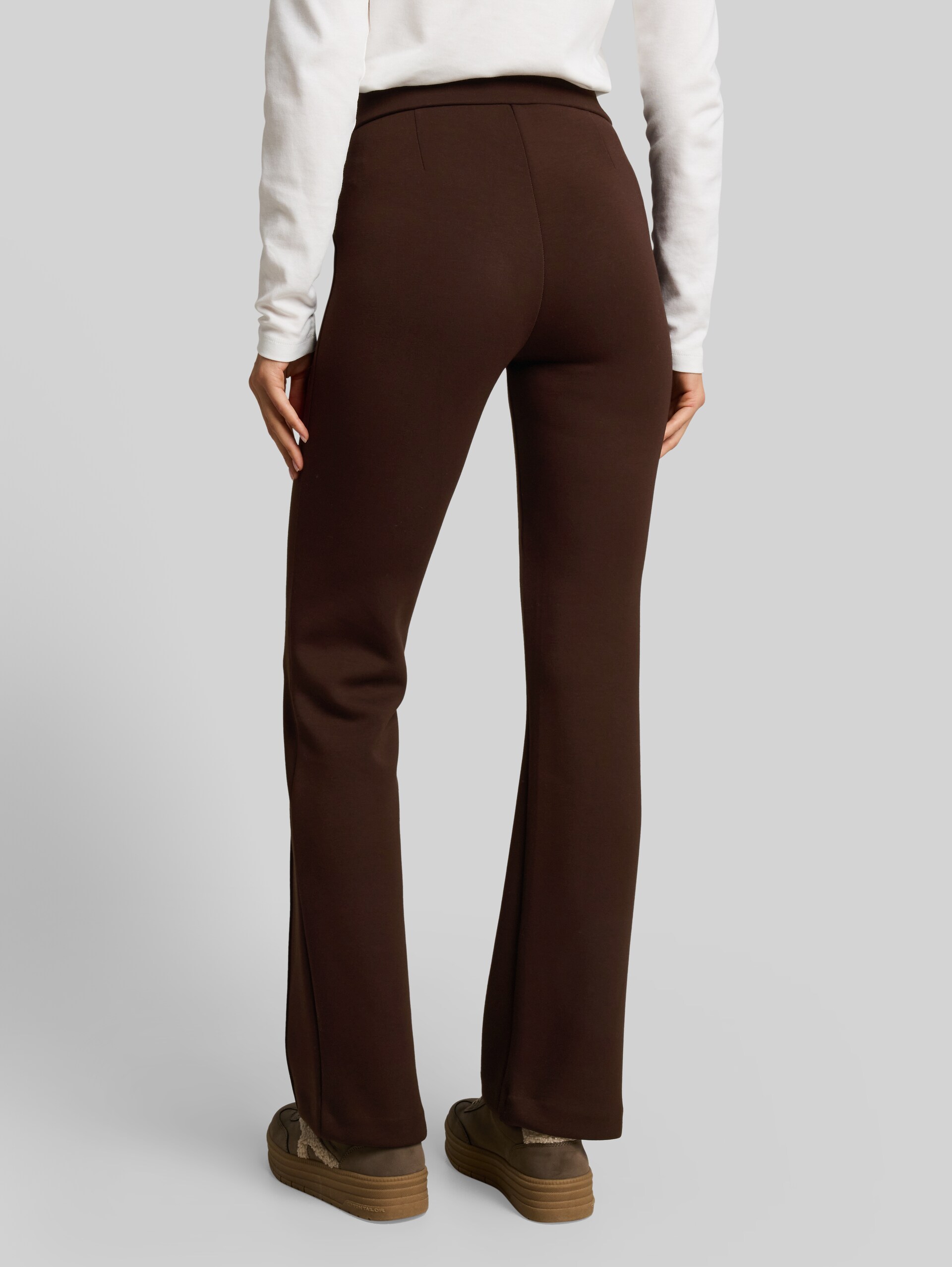 Flared tregging - java dark brown - Neklijn model-achteraanzicht