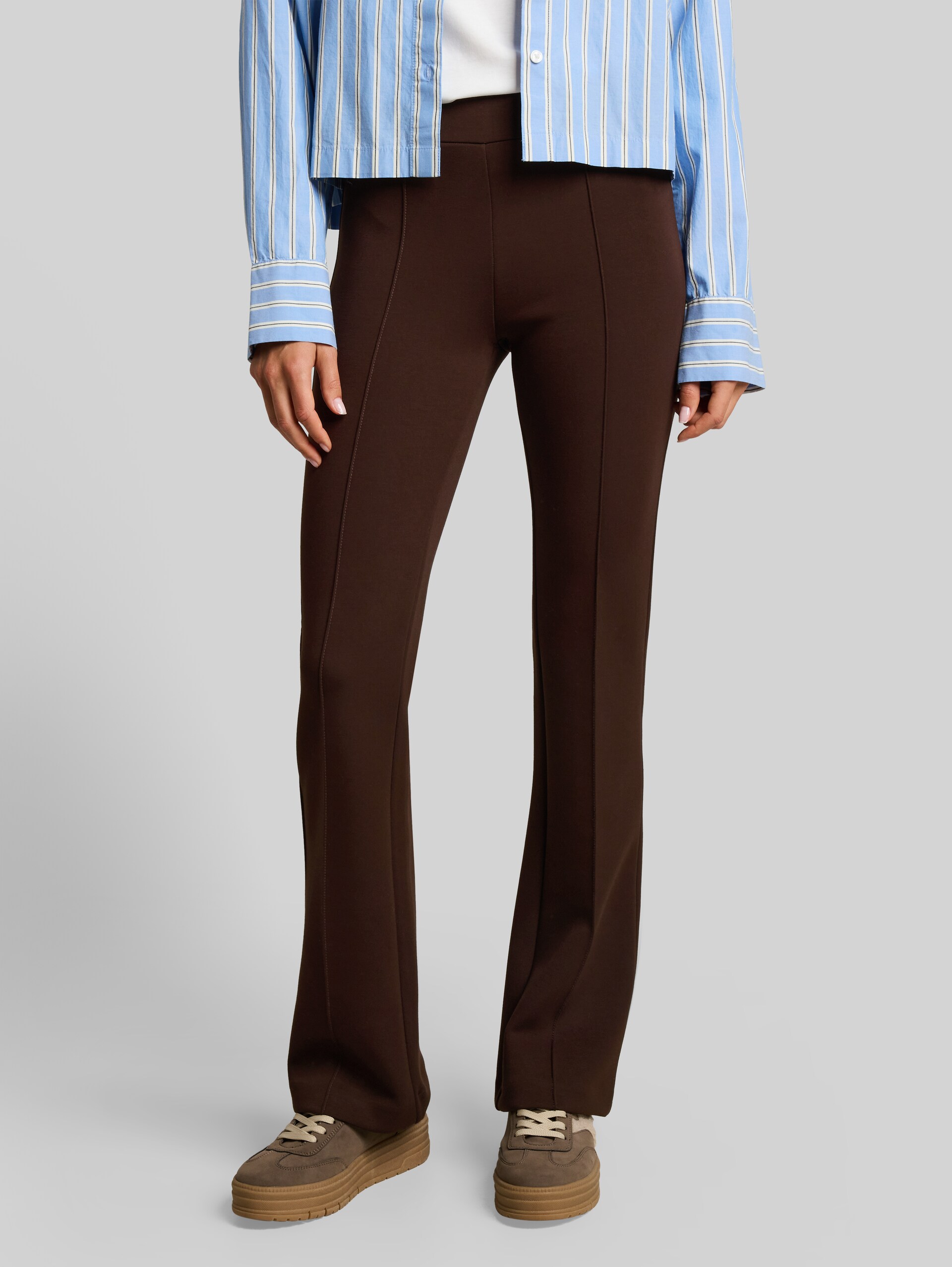 Flared tregging - java dark brown - Nek model vooraanzicht