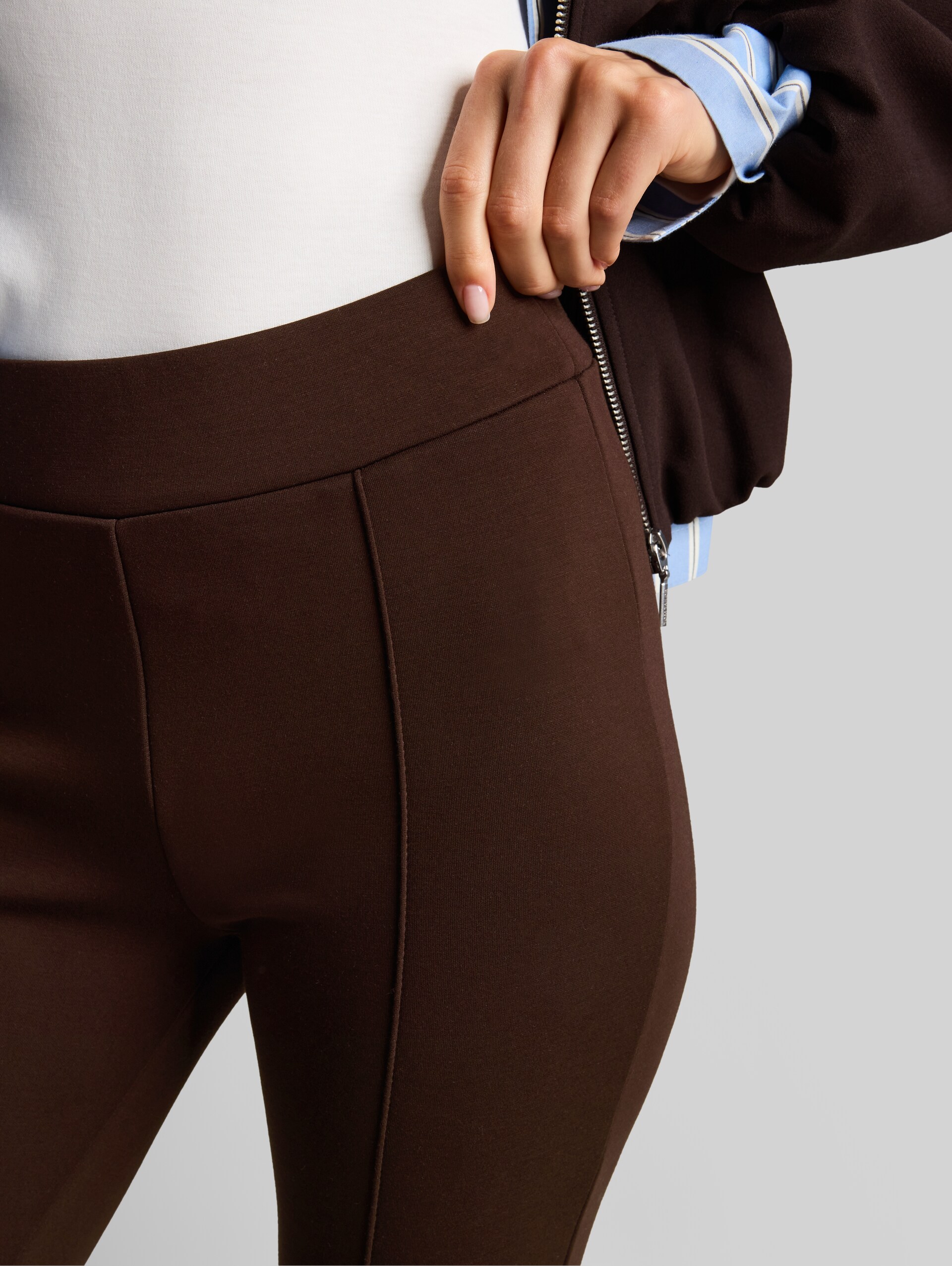 Flared tregging - java dark brown - Detailaanzicht model
