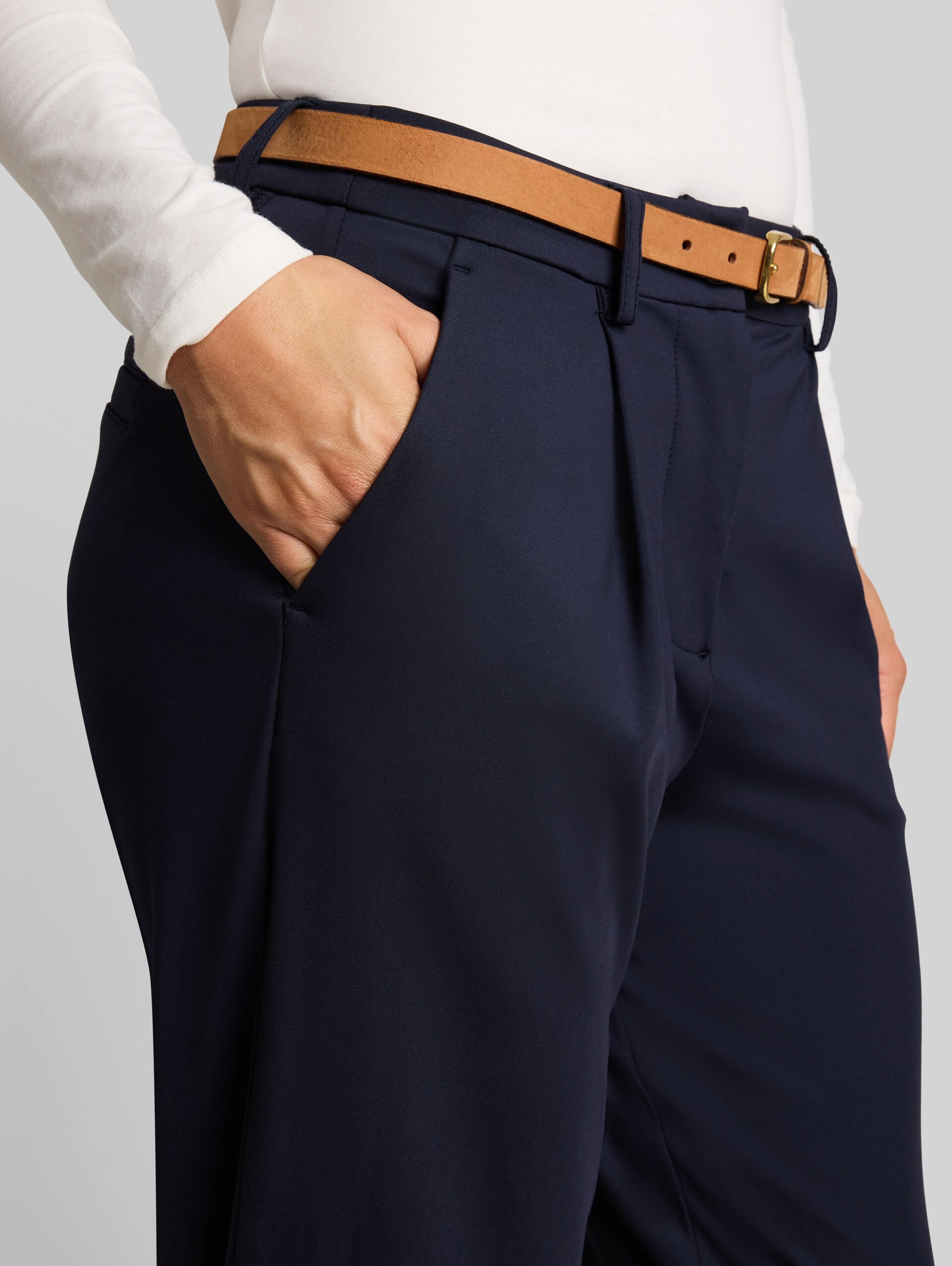 Cropped barrel-broek - sky captain blue - Detailaanzicht model
