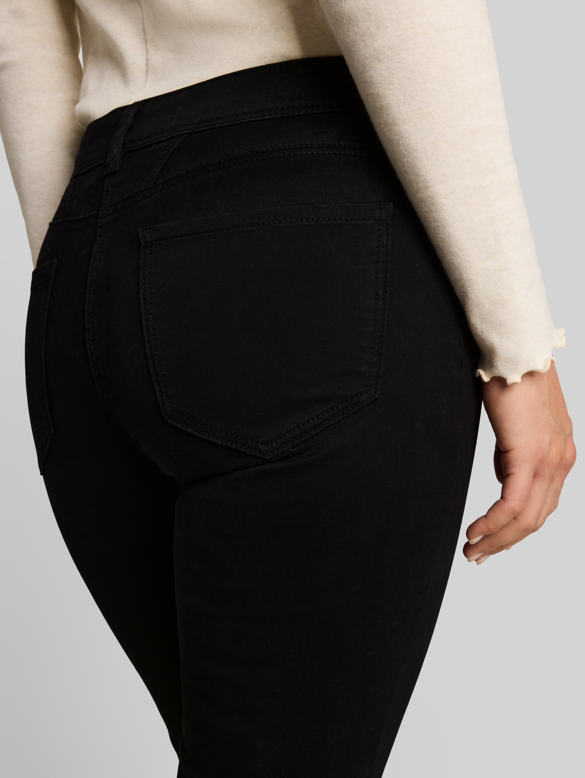 TTEDDA SLIM Hose - deep black - Detail-Model-Ansicht