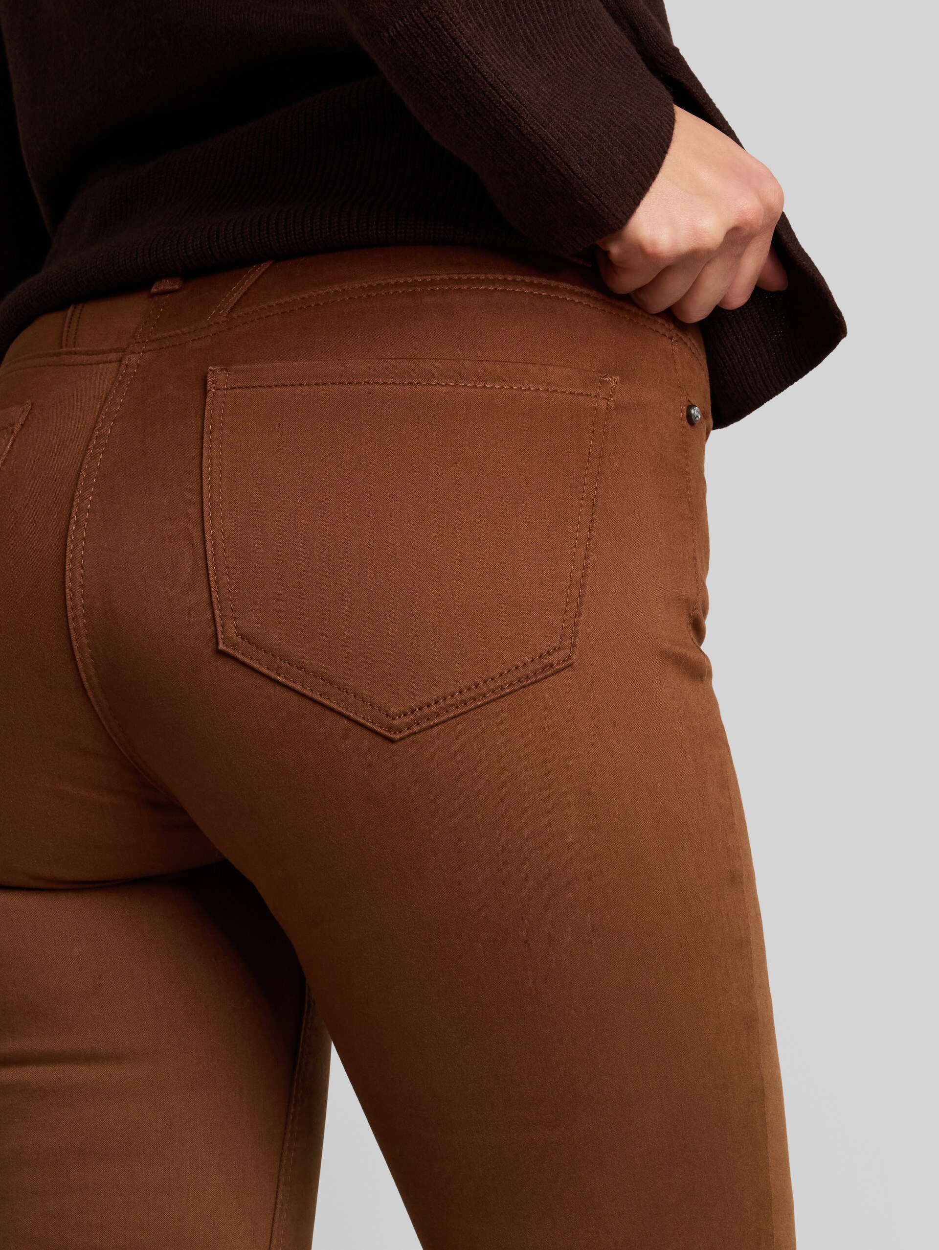 TTEDDA SLIM broek - camel - Detailaanzicht model