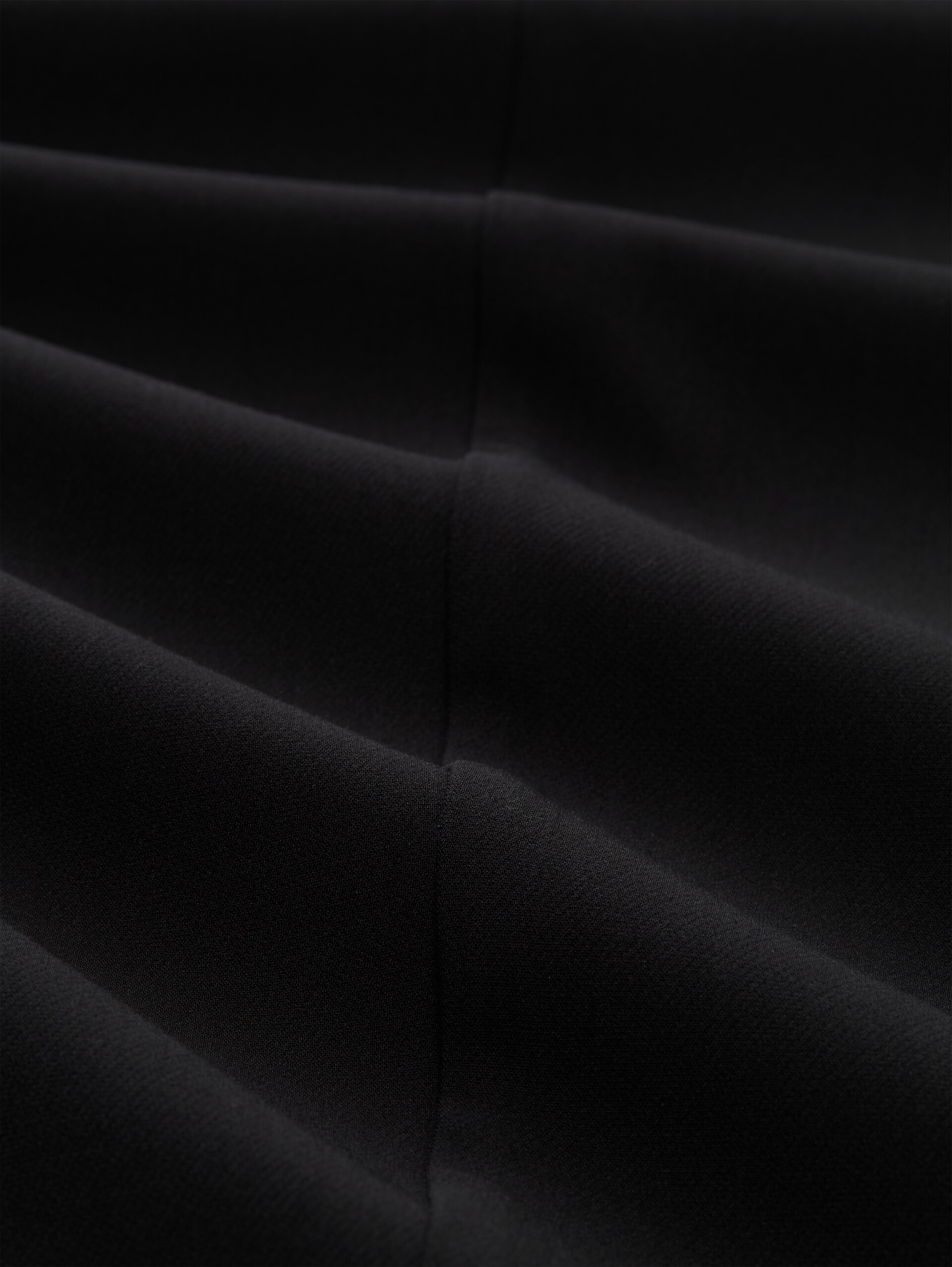 Straight Hose mit Bügelfalte - deep black - Material-Ansicht