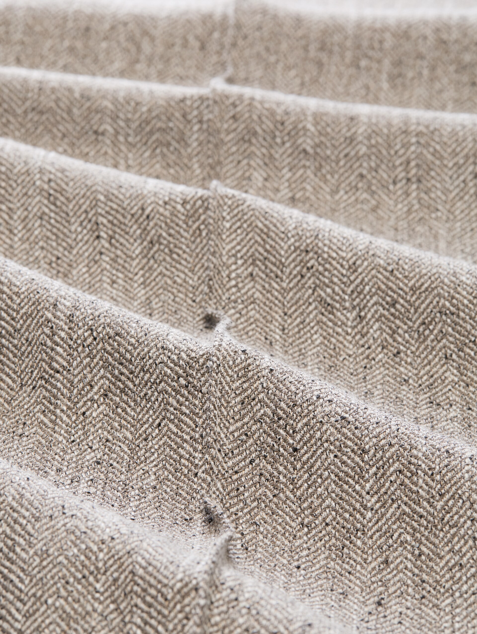 Wide Leg Hose mit Fischgrätmuster - gravel beige herringbone - Material-Ansicht