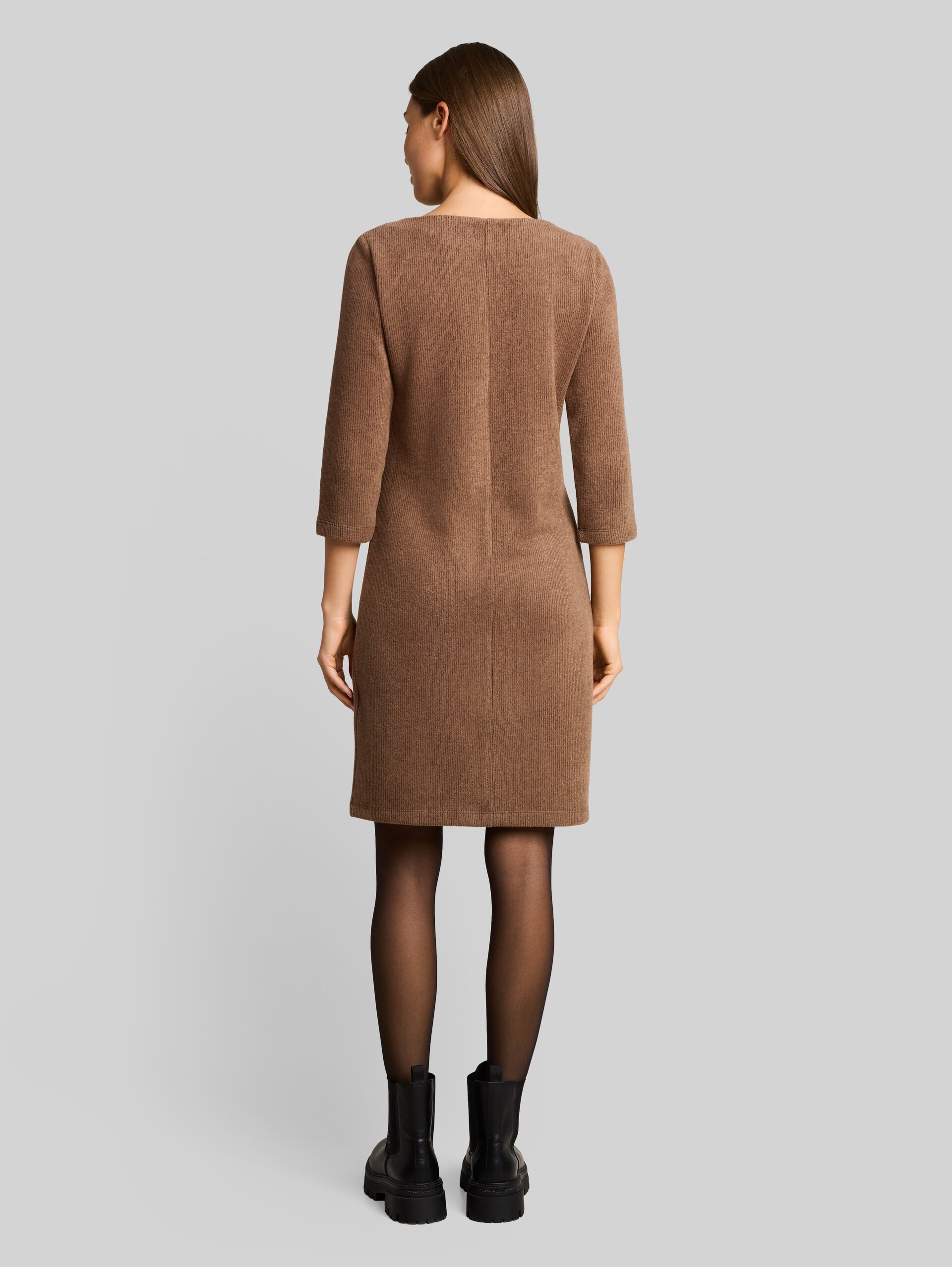 Robe confortable à effet chiné - mid camel melange - Vue arrière du modèle