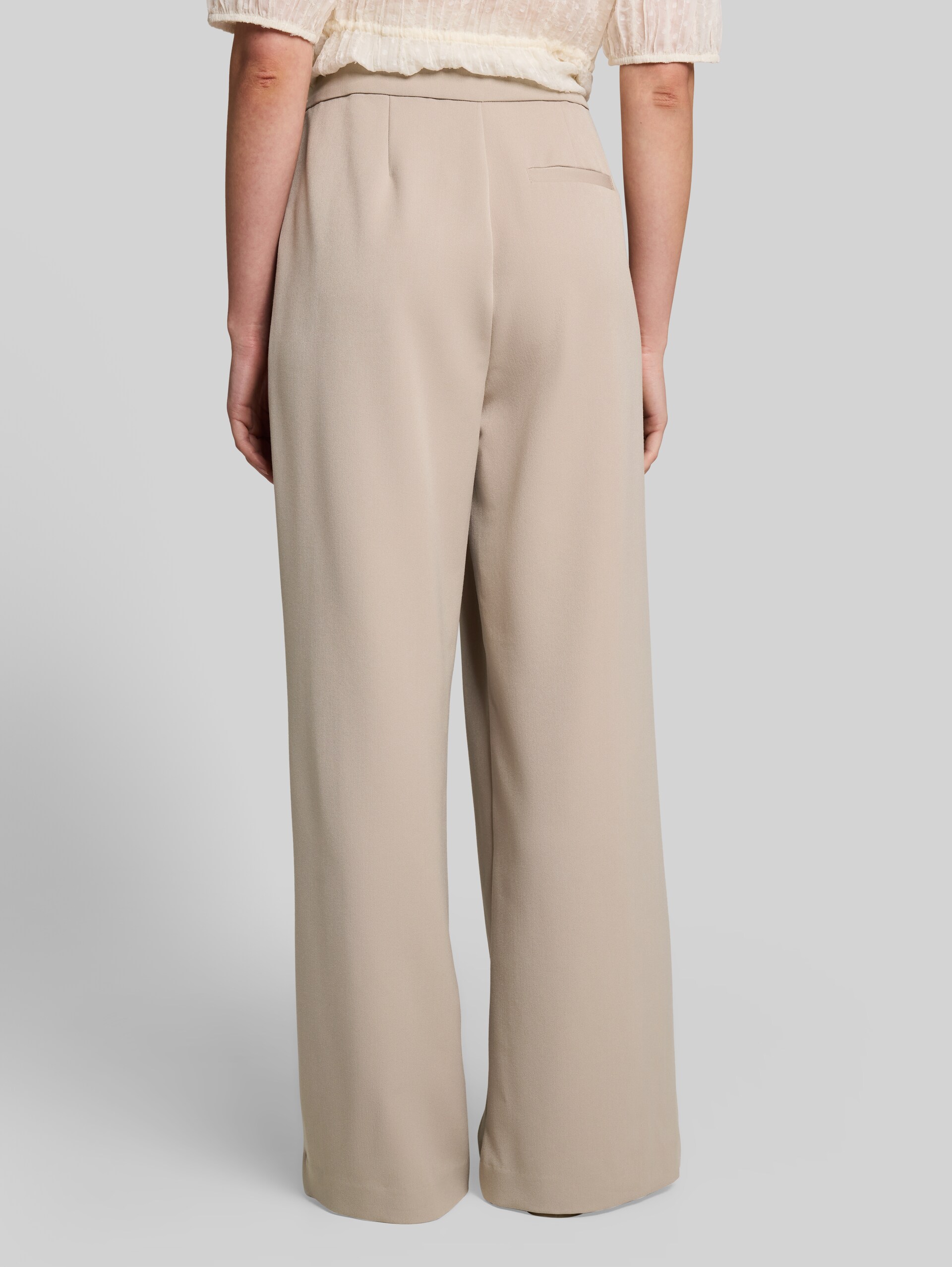 Wide Leg Hose - atmosphere beige - Auschnitt Model-Rückansicht