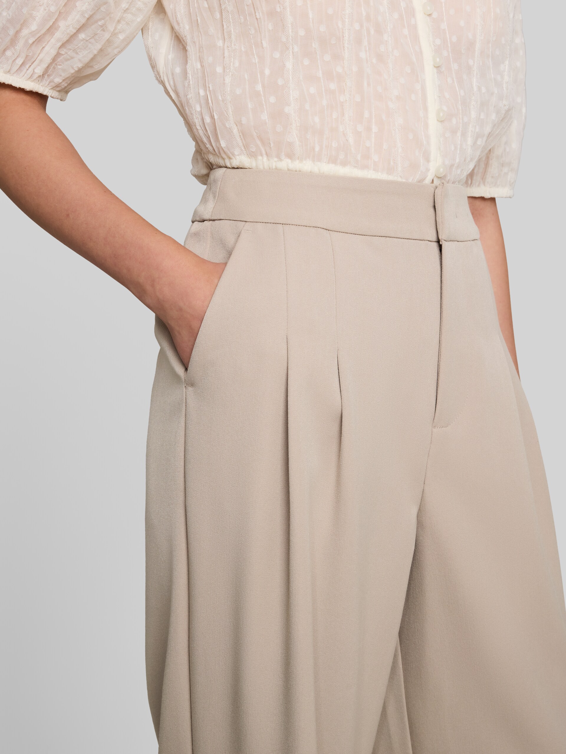 Wide Leg Hose - atmosphere beige - Detail-Model-Ansicht