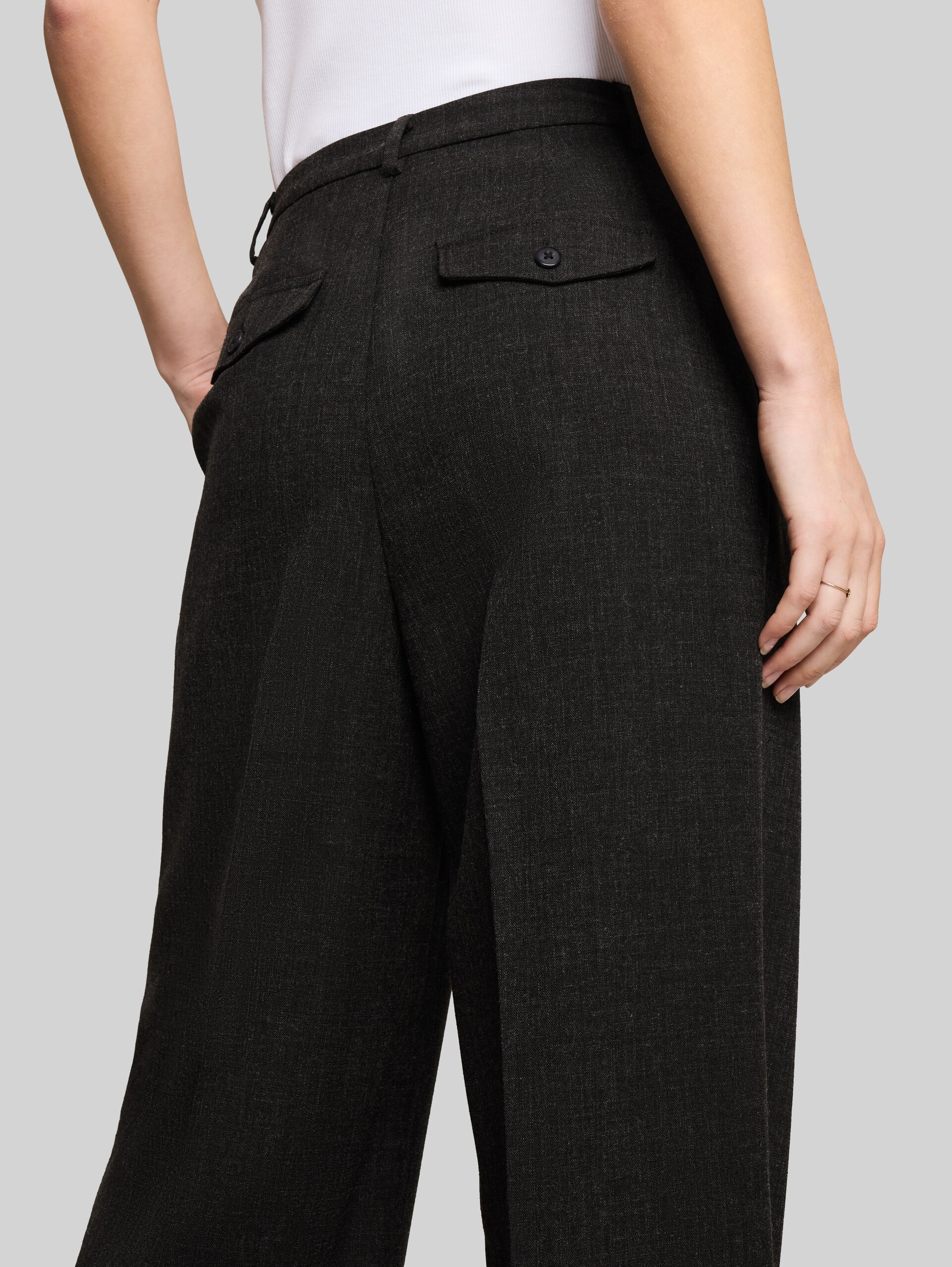 Broek met wijde pijpen en strijkvouw - Shale Grey Melange - Detailaanzicht model