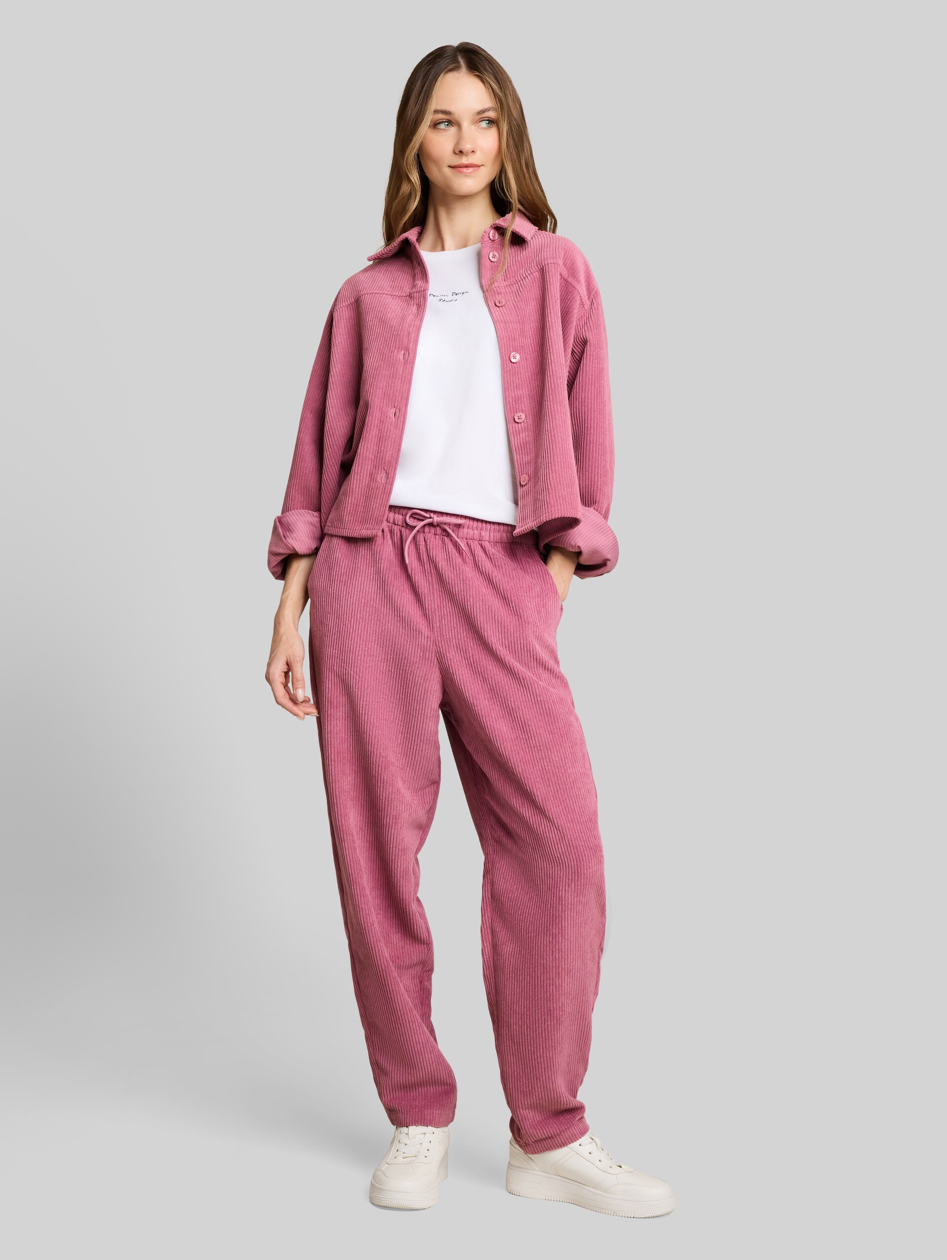 Barrel Cordhose mit Kordelzug - dusty berry - Model-Vorderansicht