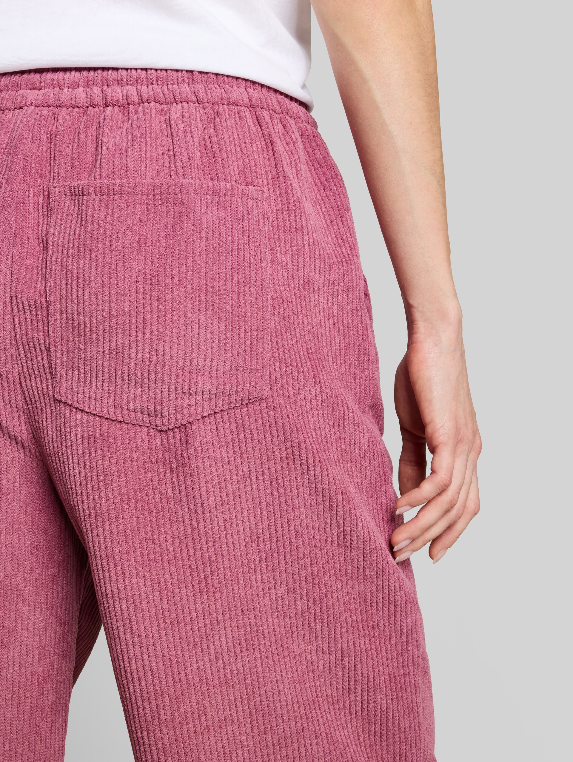 Barrel Cordhose mit Kordelzug - dusty berry - Detail-Model-Ansicht