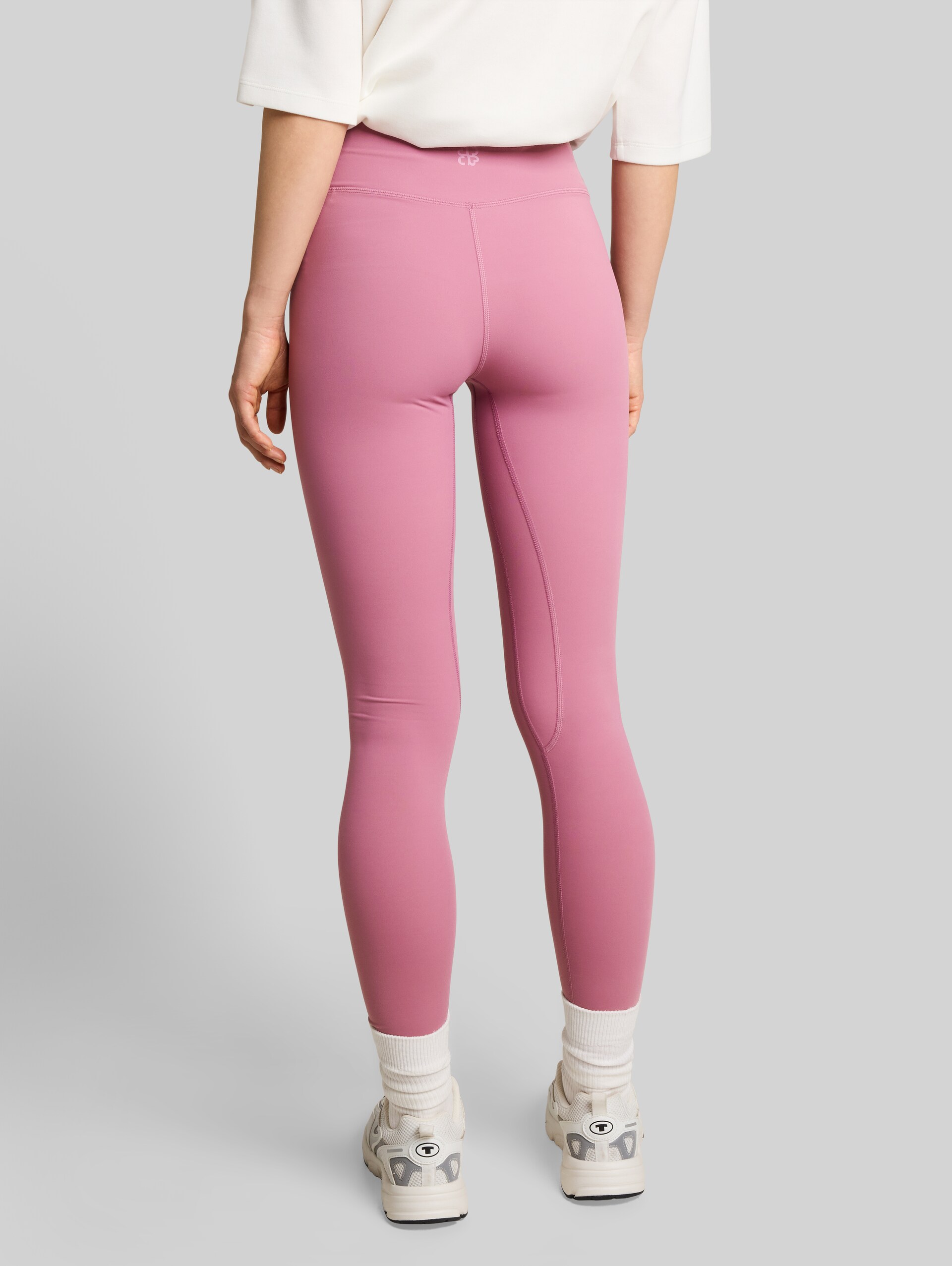 Sportlegging - dusty berry - Neklijn model-achteraanzicht