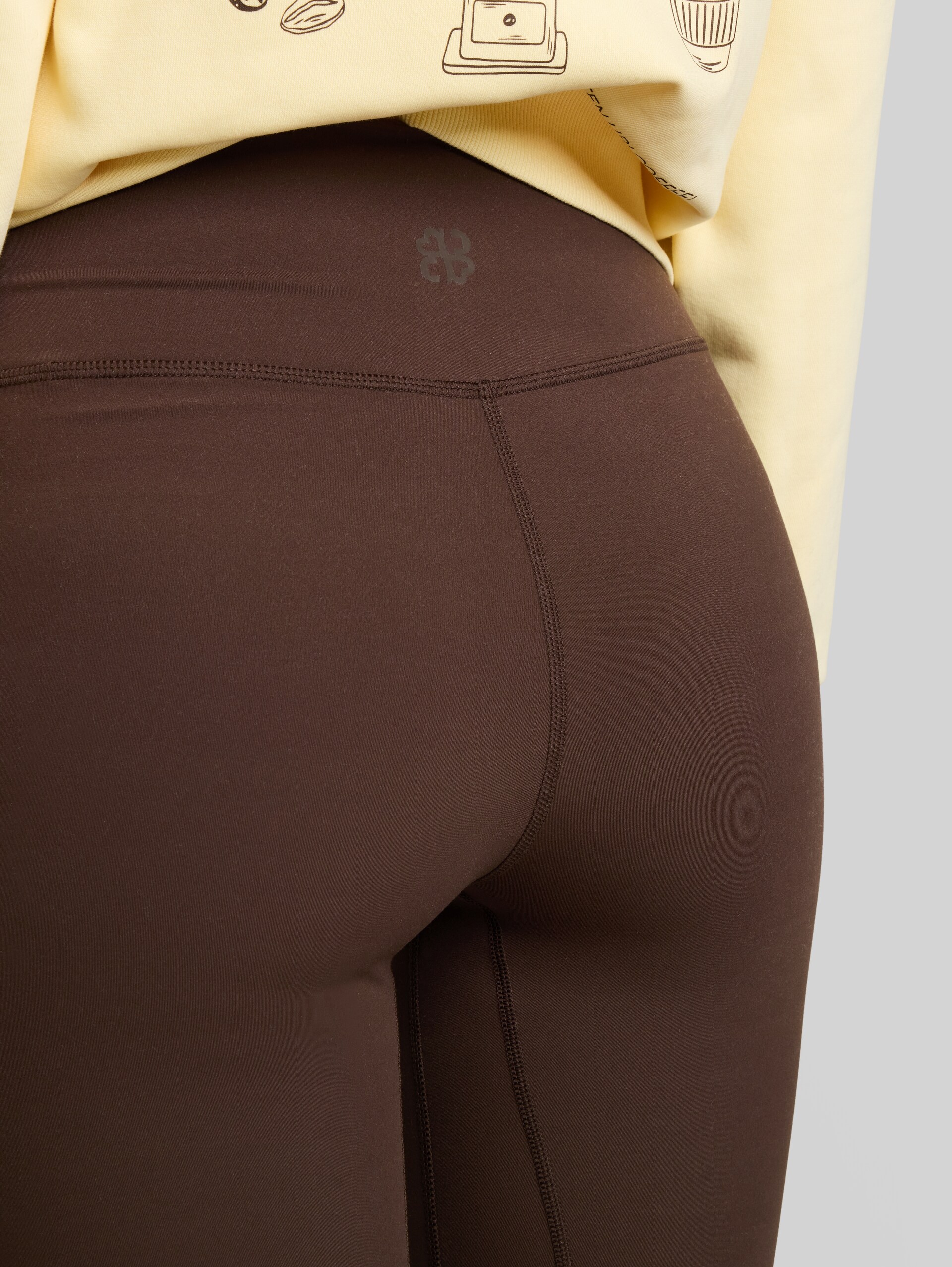 Sportlegging - cool dark brown - Detailaanzicht model