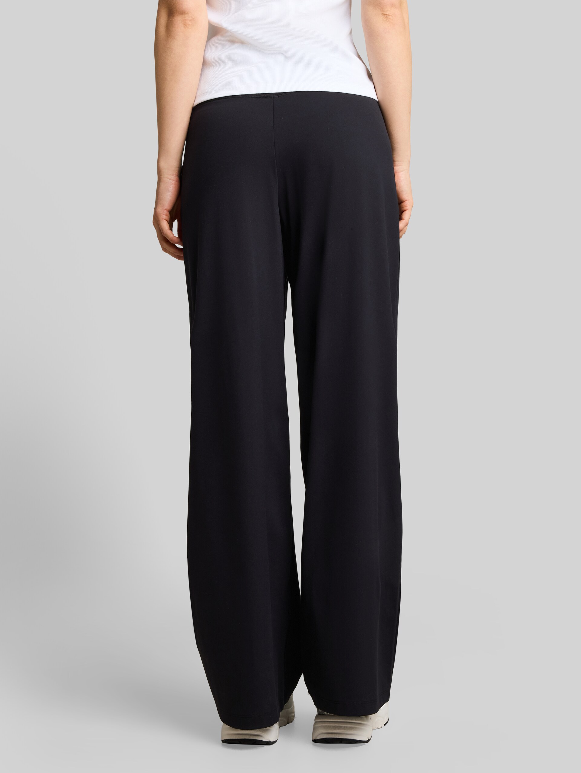 Sportbroek met wijde pijpen - deep black - Neklijn model-achteraanzicht