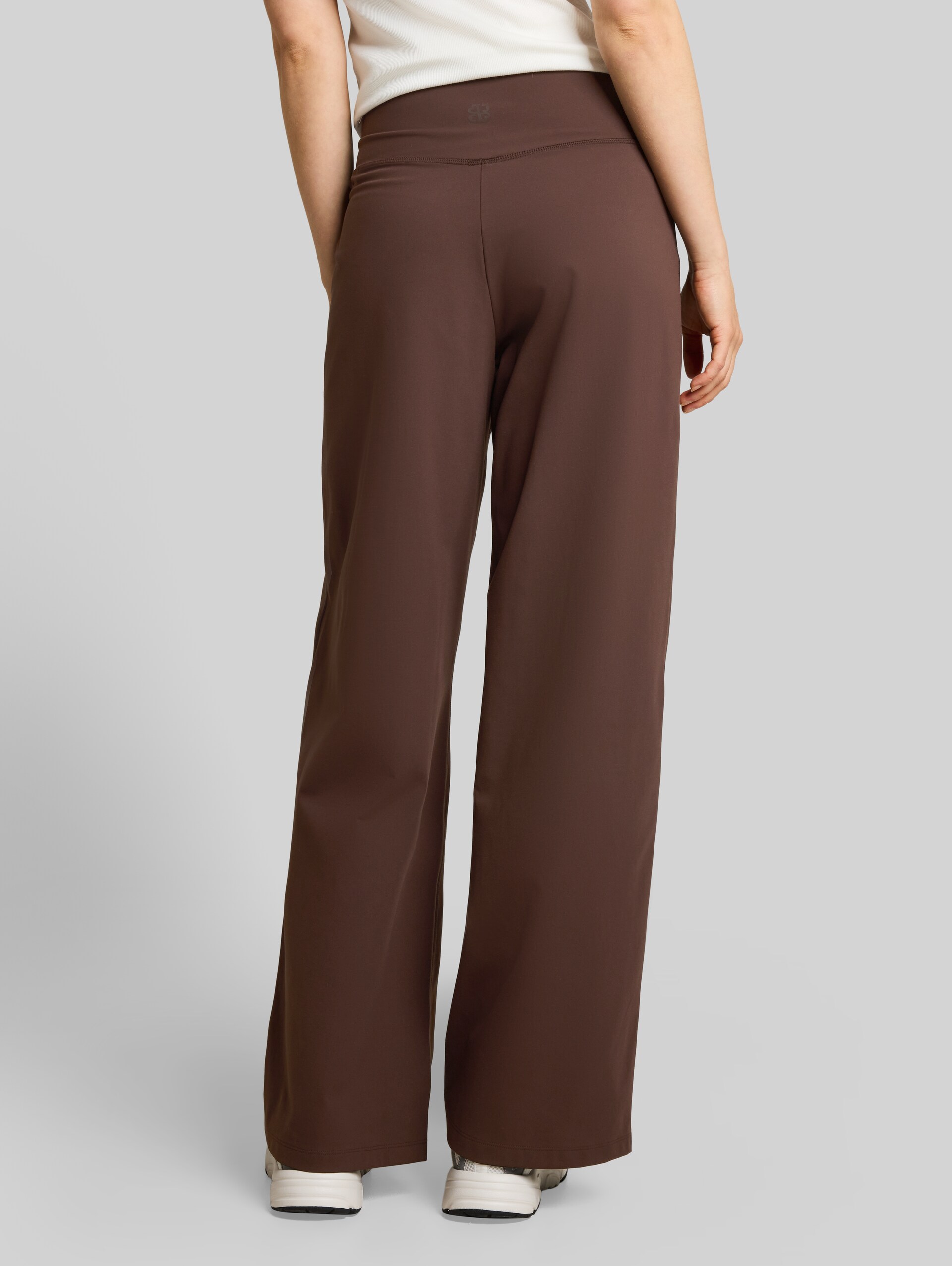 Sportbroek met wijde pijpen - cool dark brown - Neklijn model-achteraanzicht