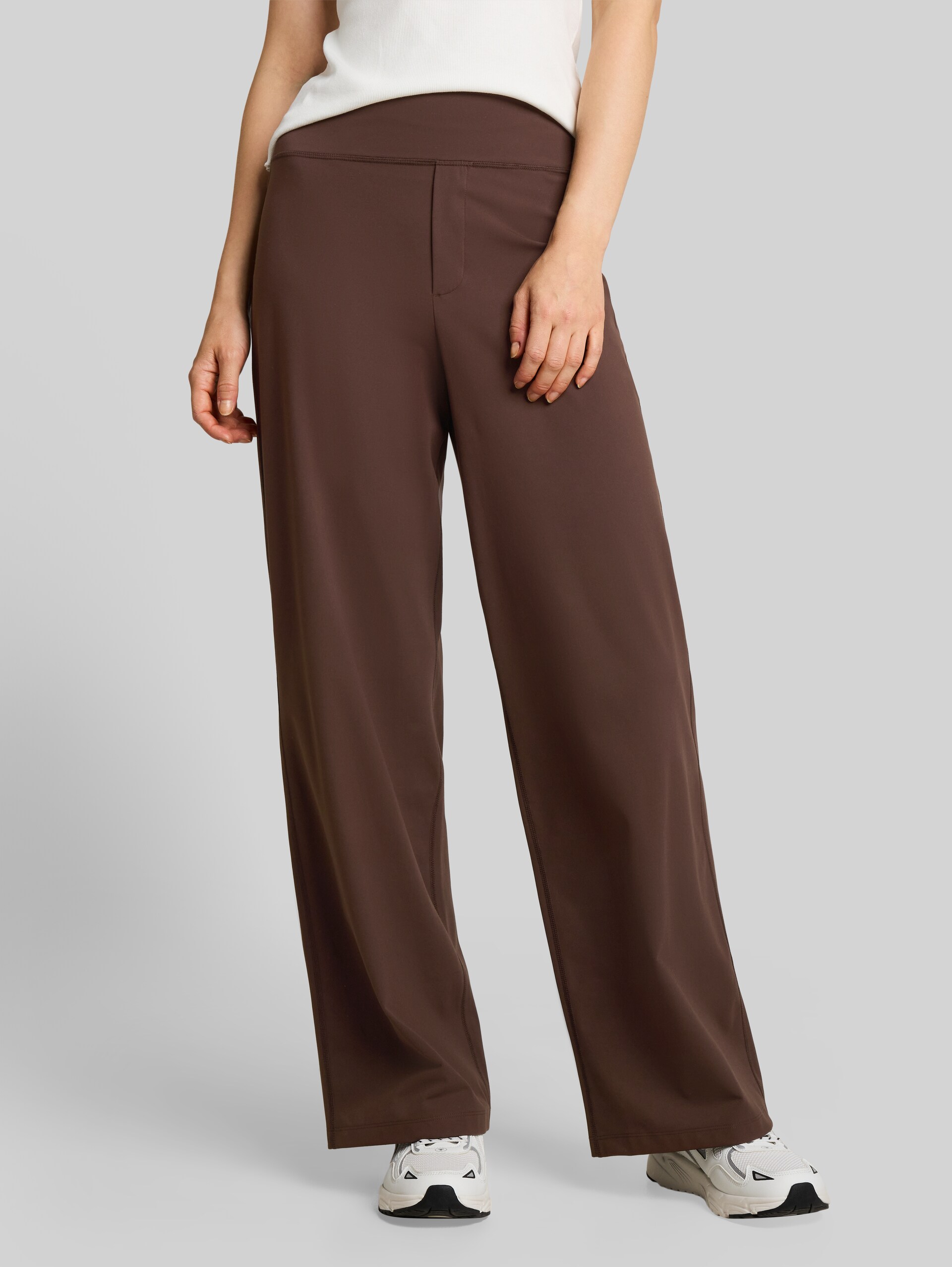 Sportbroek met wijde pijpen - cool dark brown - Nek model vooraanzicht