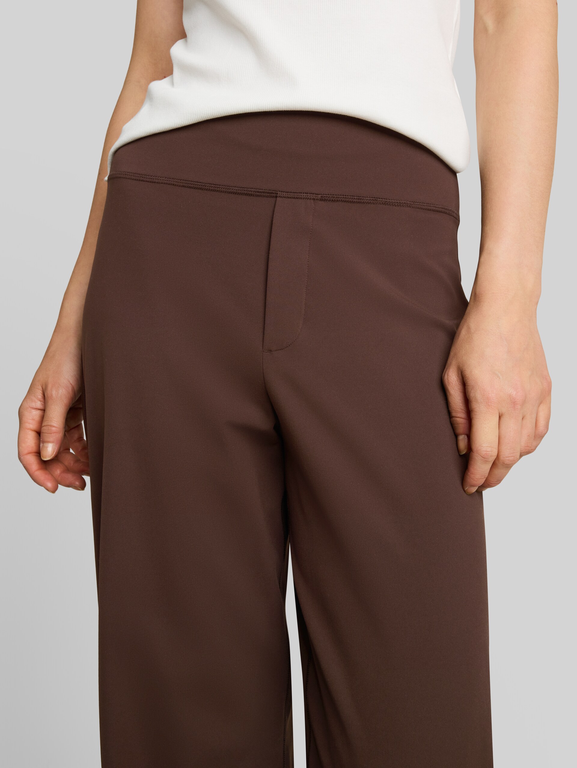 Sportbroek met wijde pijpen - cool dark brown - Detailaanzicht model