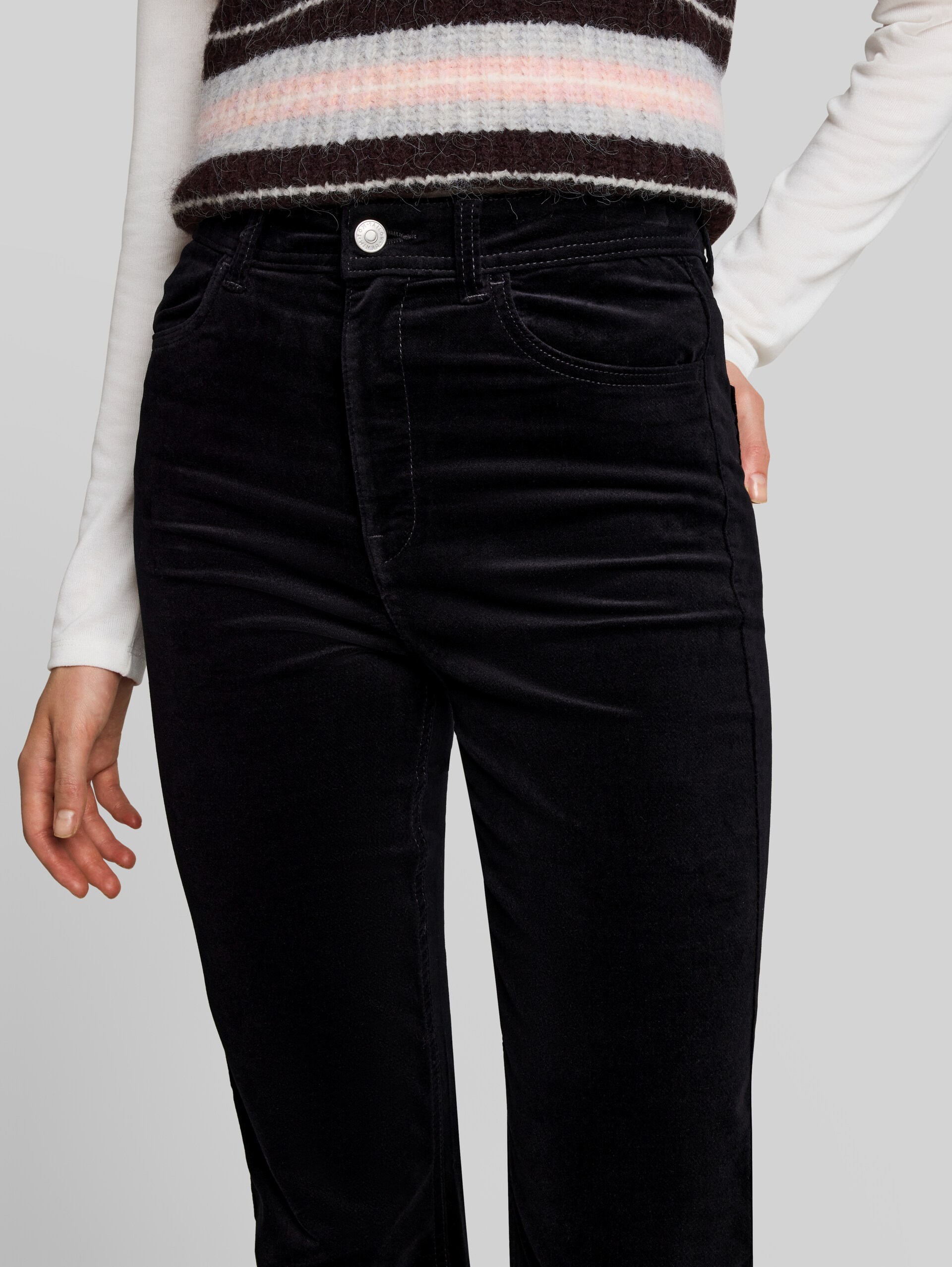 Flared Samthose - deep black - Detail-Model-Ansicht