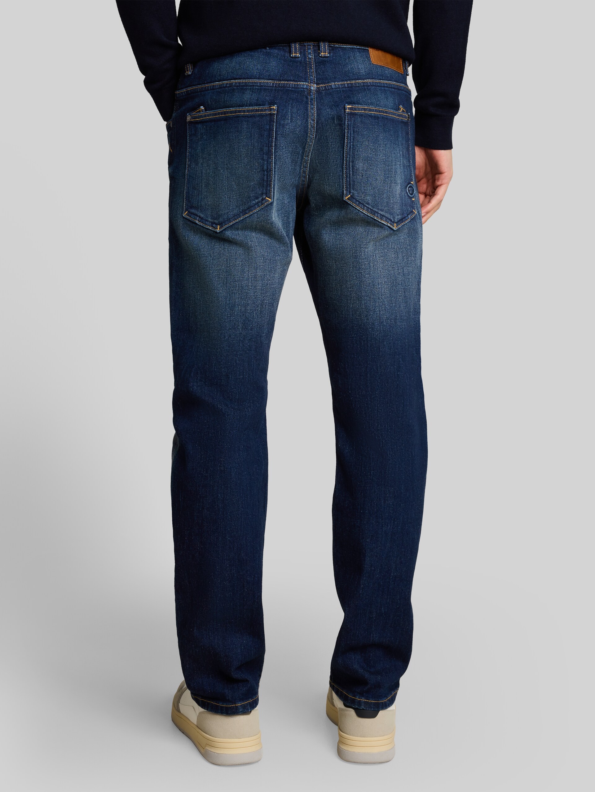 TTMARVIN STRAIGHT-jeans met stretch - heavy used dark blue denim - Neklijn model-achteraanzicht