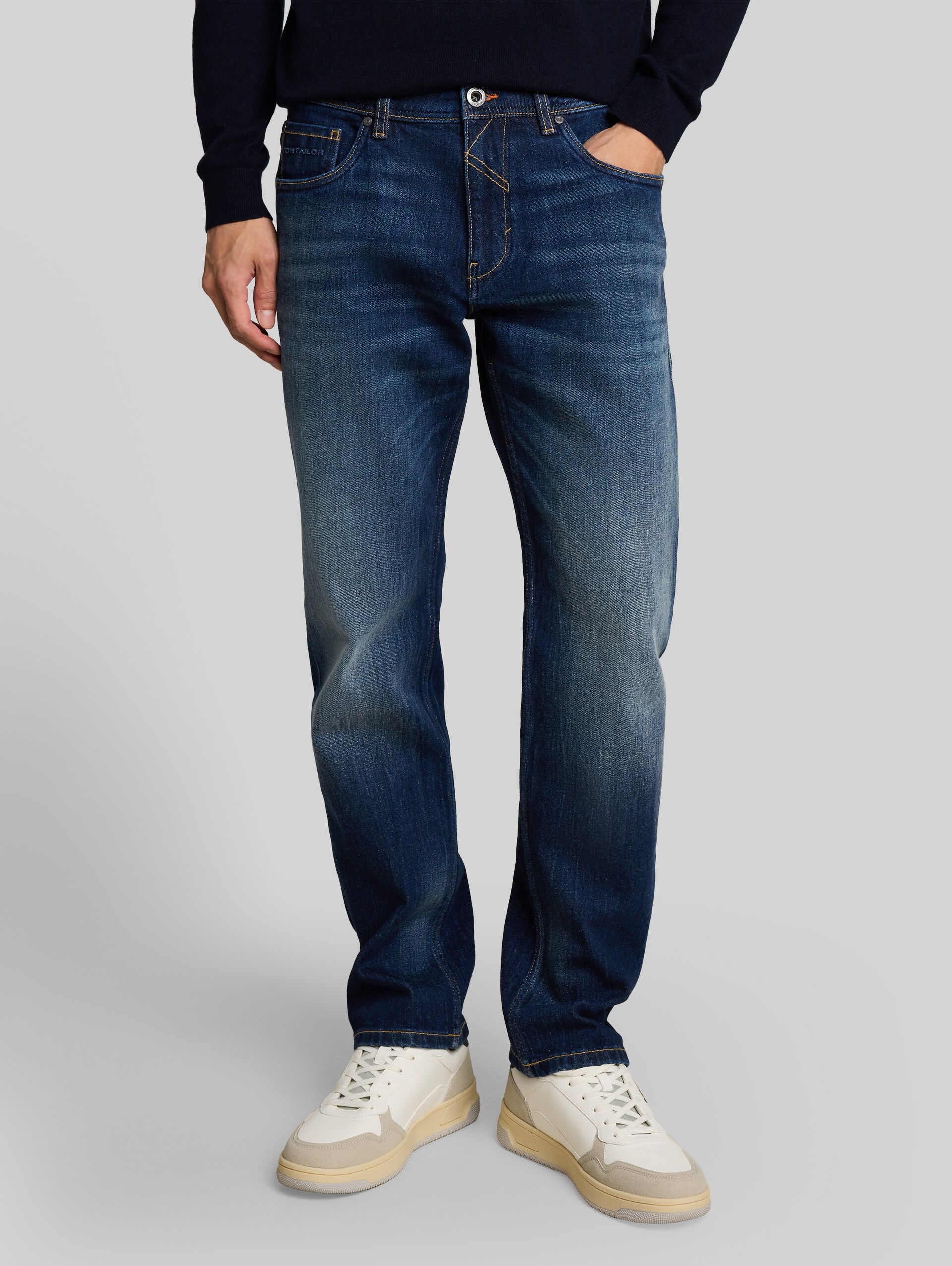 TTMARVIN STRAIGHT-jeans met stretch - heavy used dark blue denim - Nek model vooraanzicht