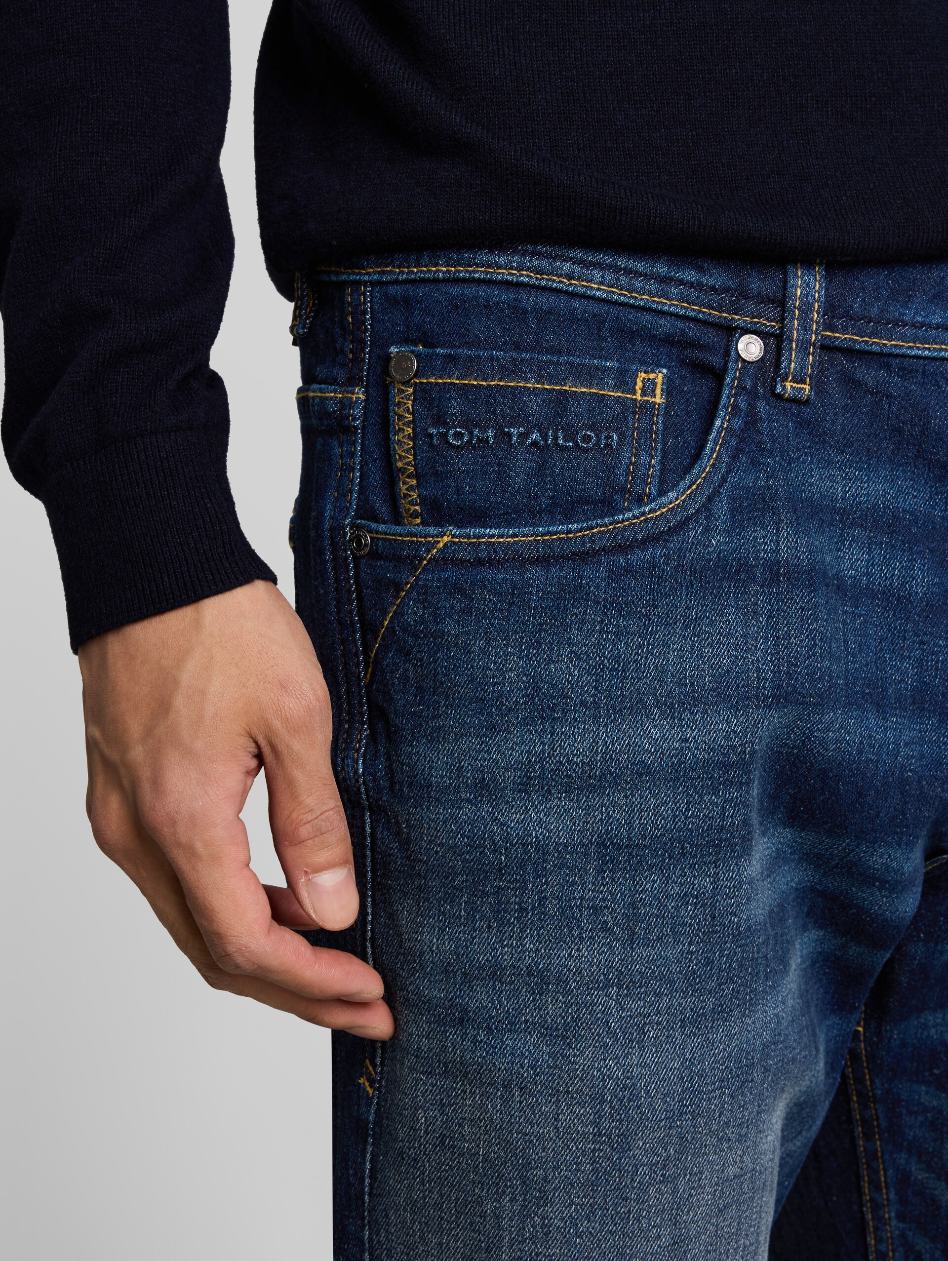 TTMARVIN STRAIGHT-jeans met stretch - heavy used dark blue denim - Detailaanzicht model