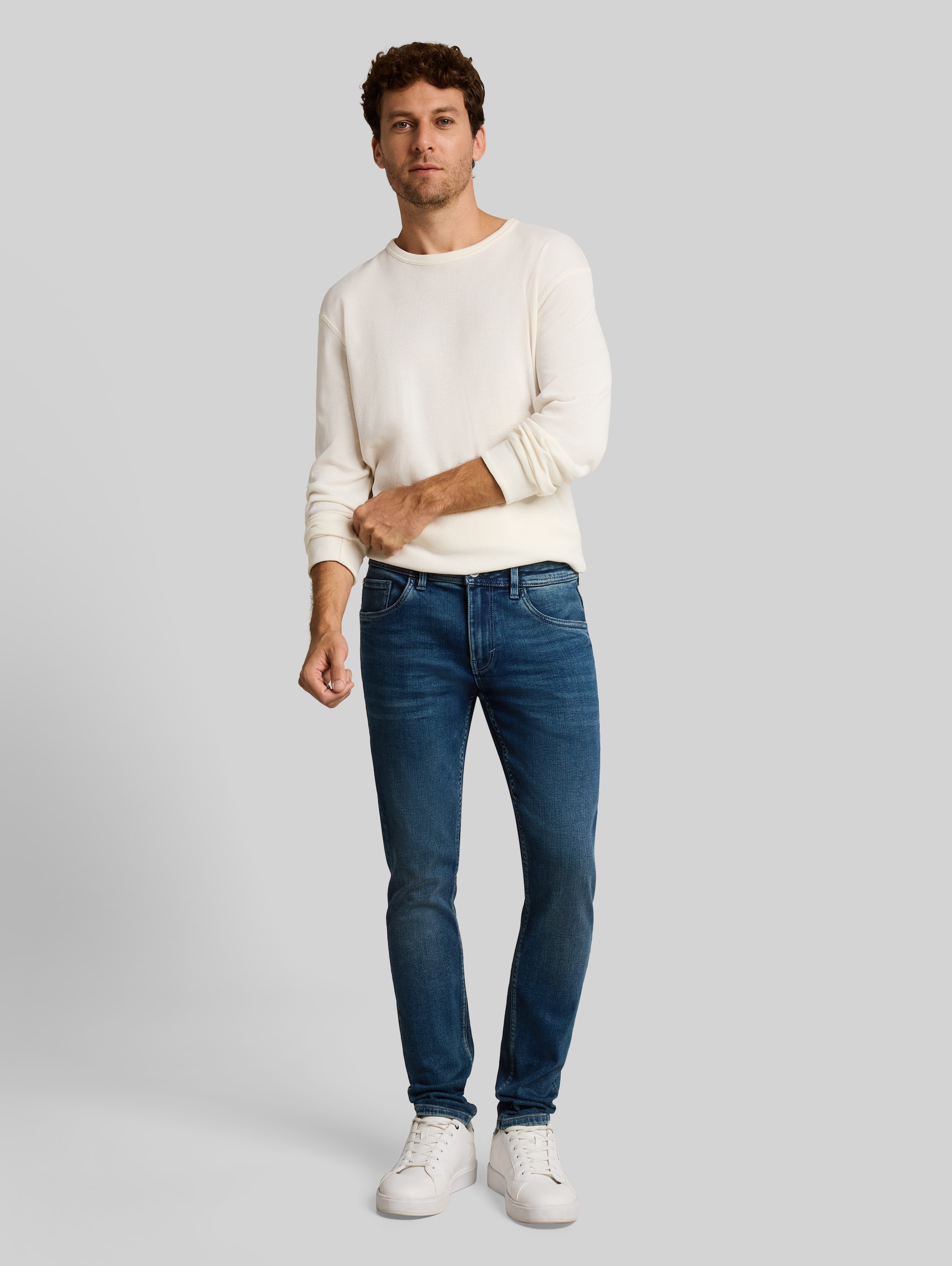TTTROY SLIM-jeans - Tinted Blue Denim - Model vooraanzicht