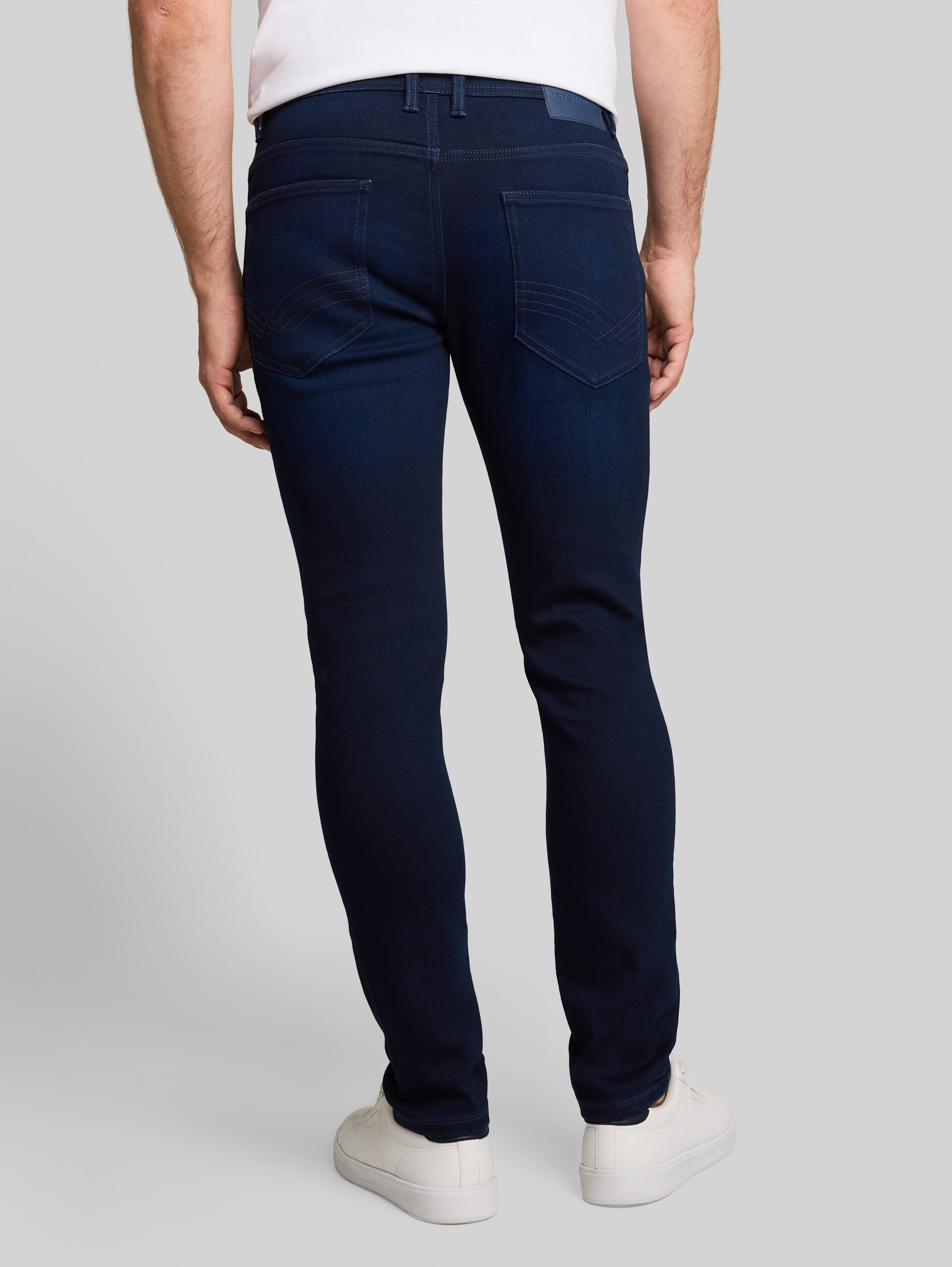 TTTROY SLIM Jeans - blue black denim - Auschnitt Model-Rückansicht