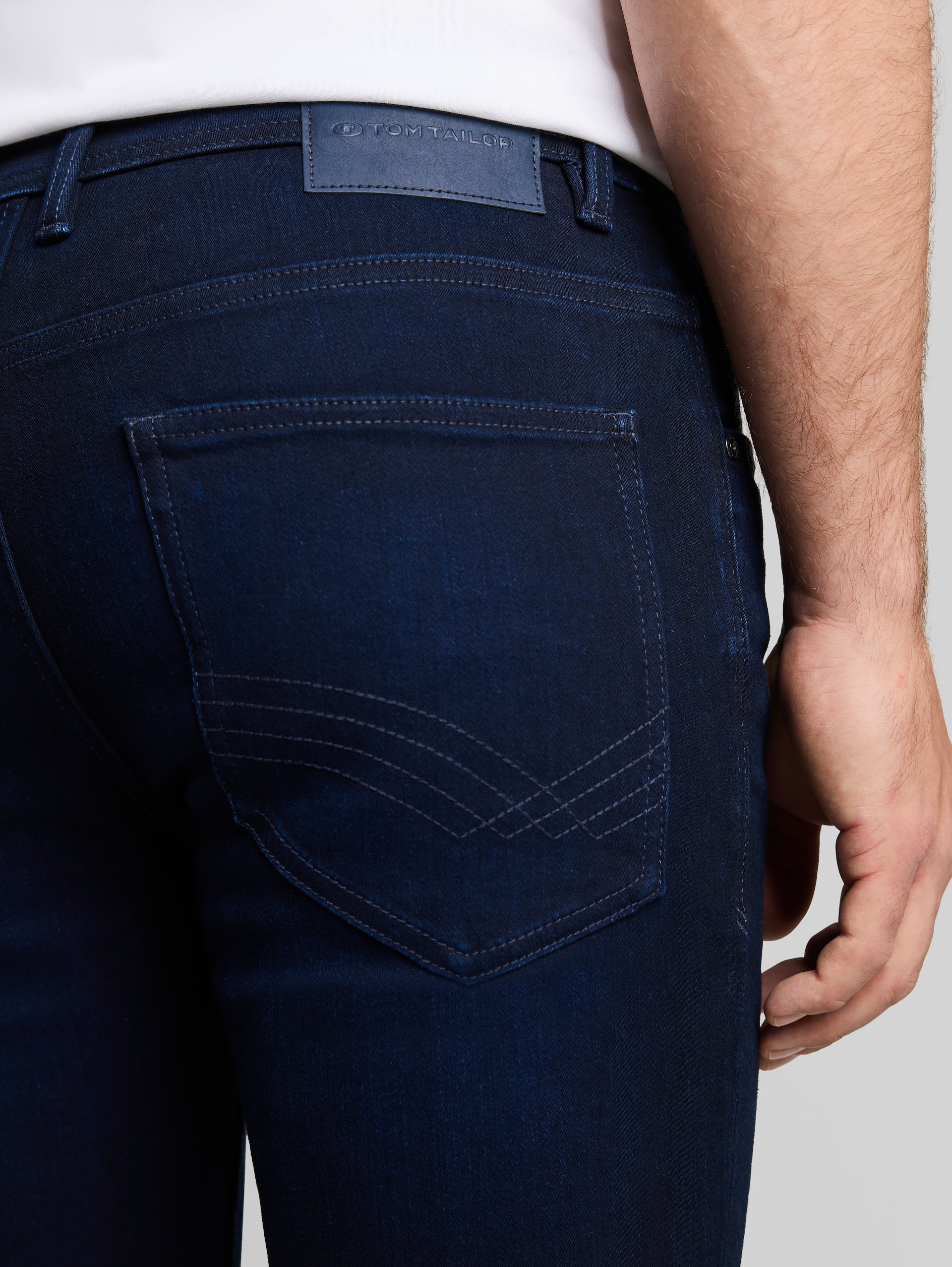 TTTROY SLIM Jeans - blue black denim - Detail-Model-Ansicht