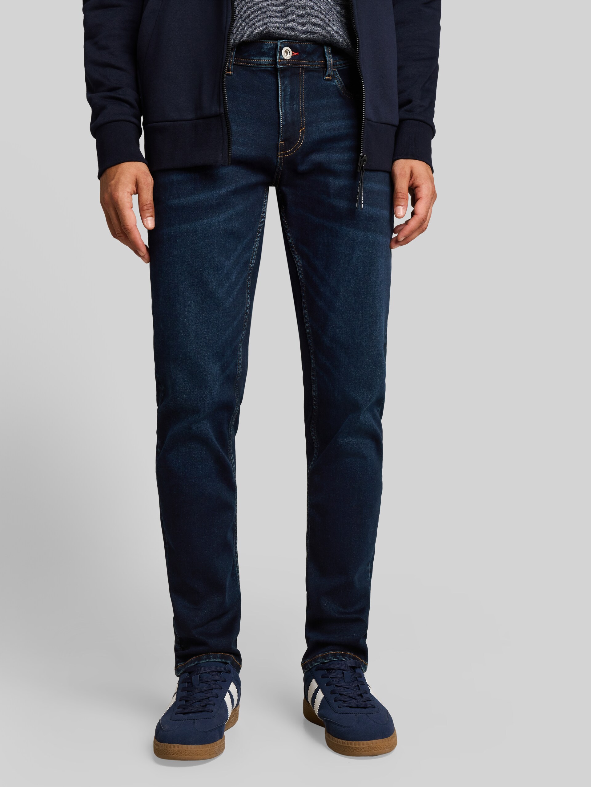TTCURT TAPERED Jeans mit Stretch - dark stone blue black denim - Ausschnitt Model-Vorderansicht