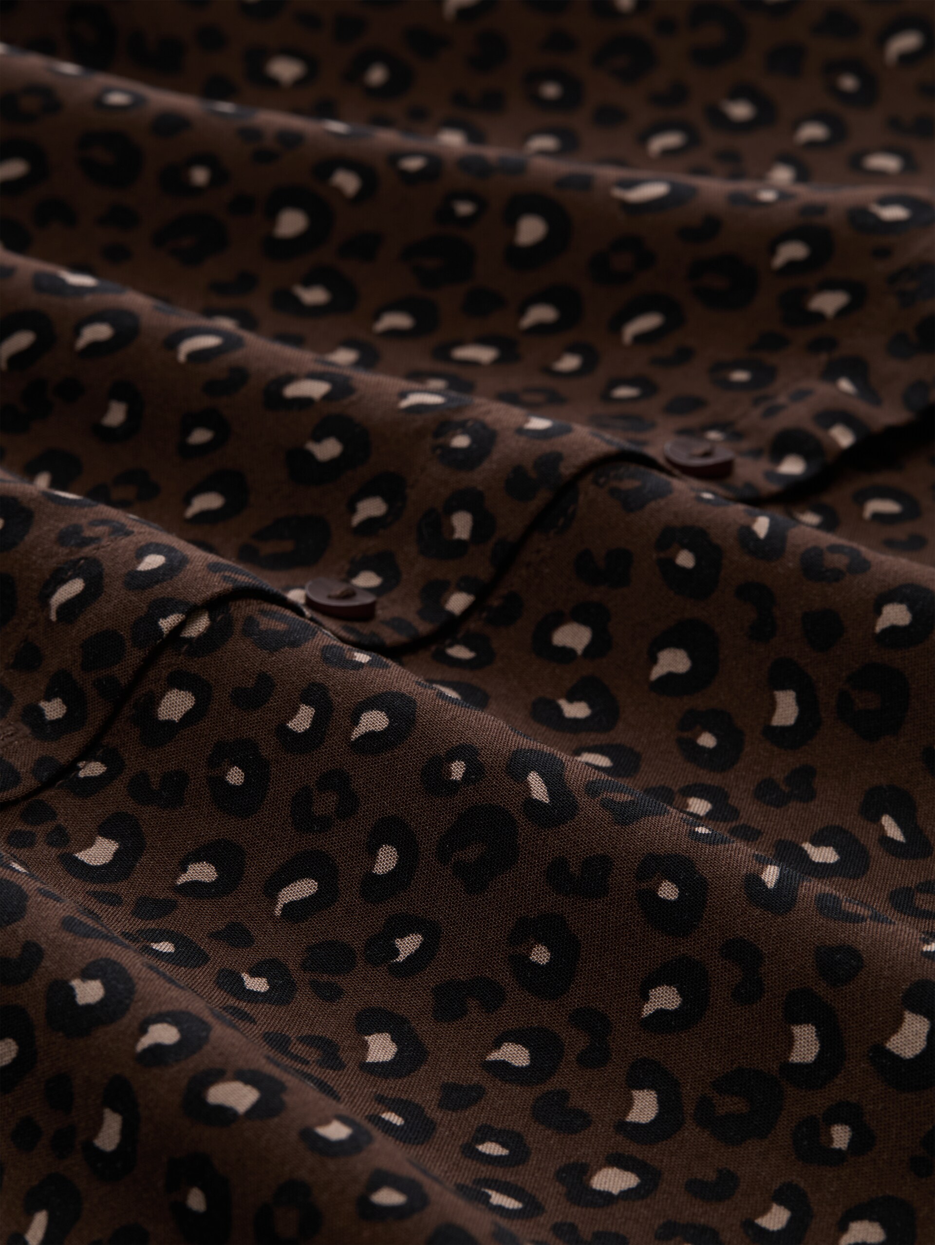 Bluse mit Muster - brown black leo print - Material-Ansicht