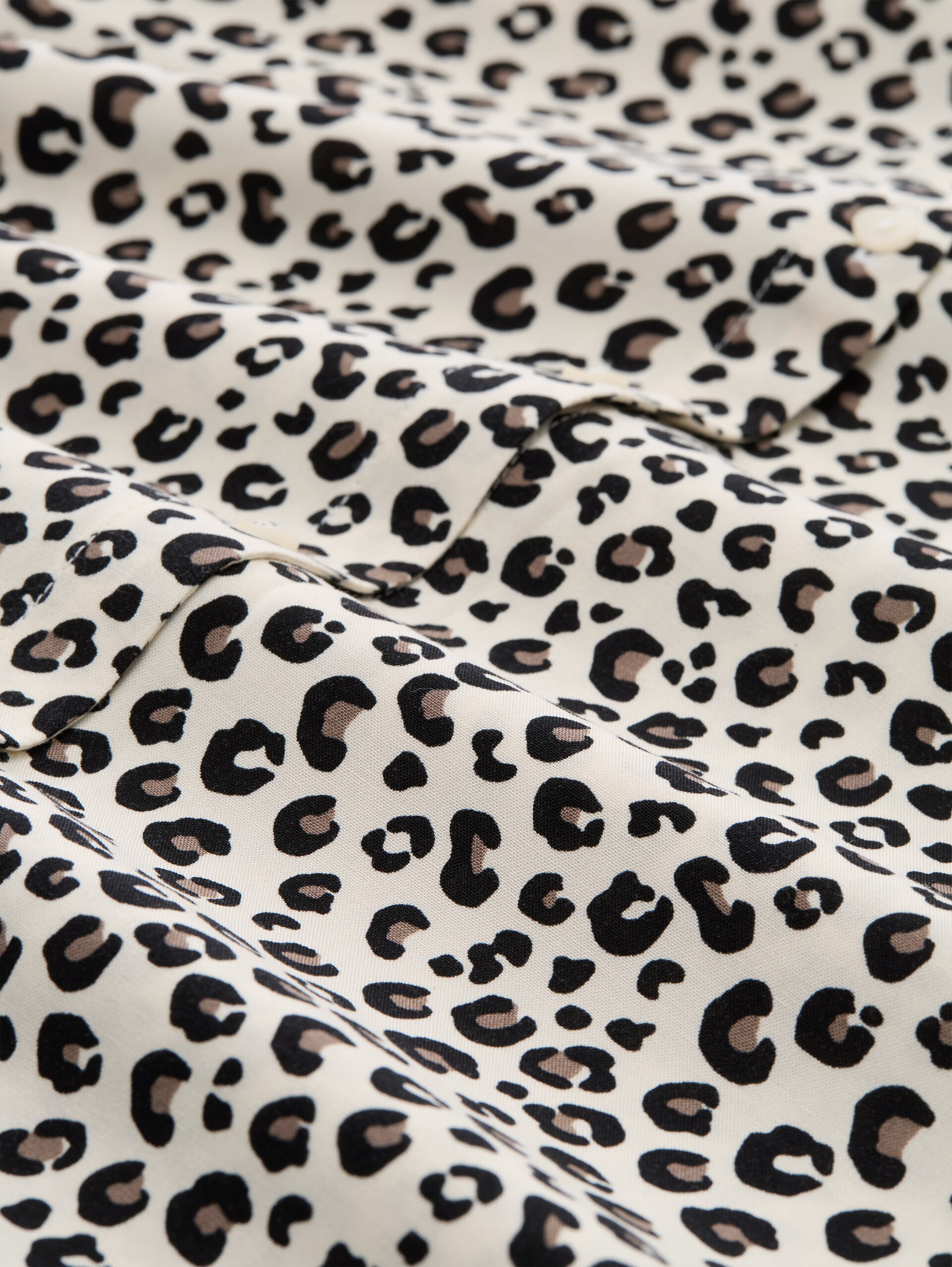 Blouse with pattern - beige brown leo print - Material view