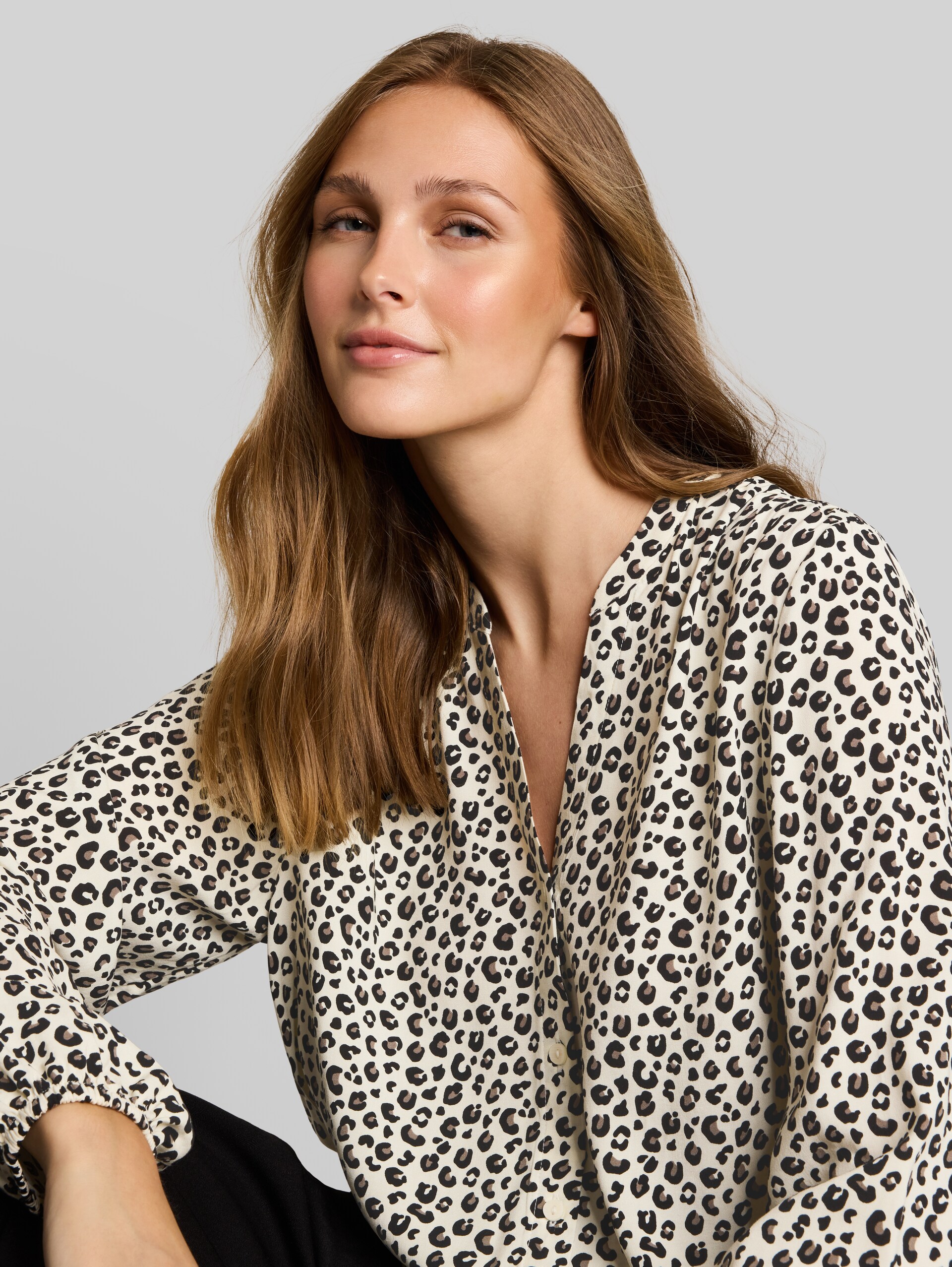 Blouse with pattern - beige brown leo print - Detail model view