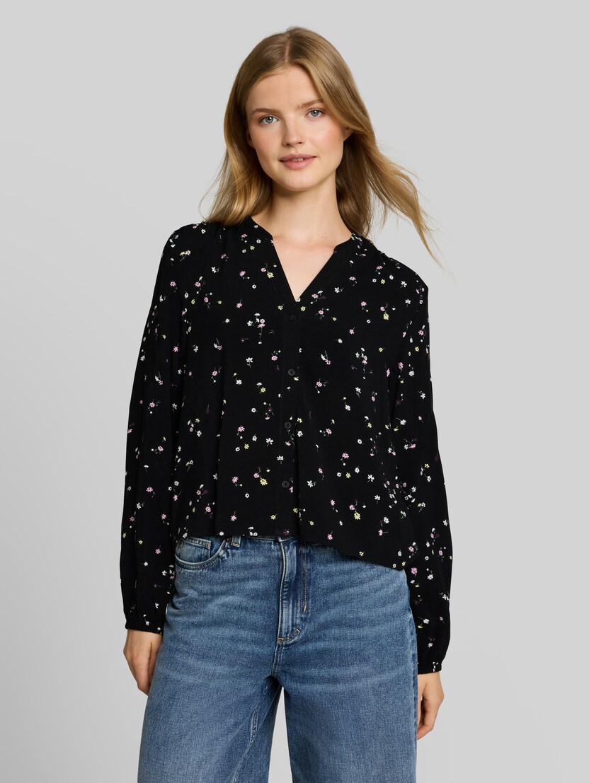 Bluse mit Muster von Denim Female, black flower print