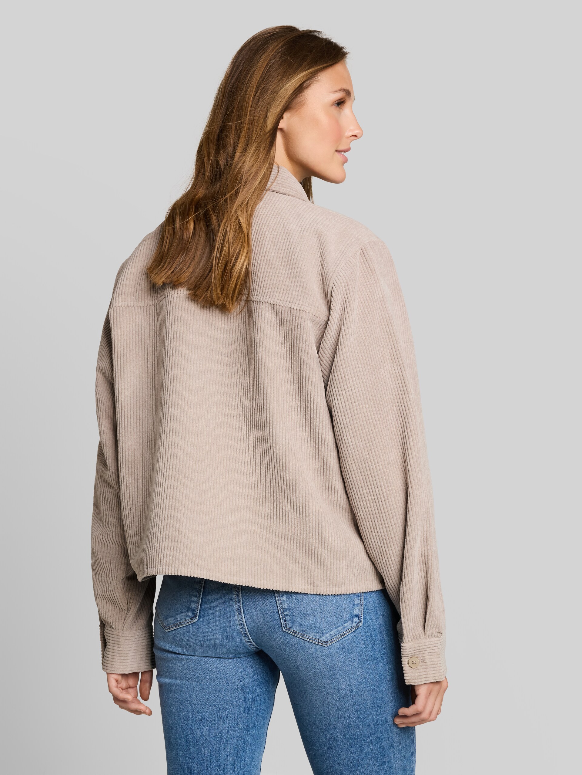 Boxy Fit Cordbluse - atmosphere beige - Auschnitt Model-Rückansicht