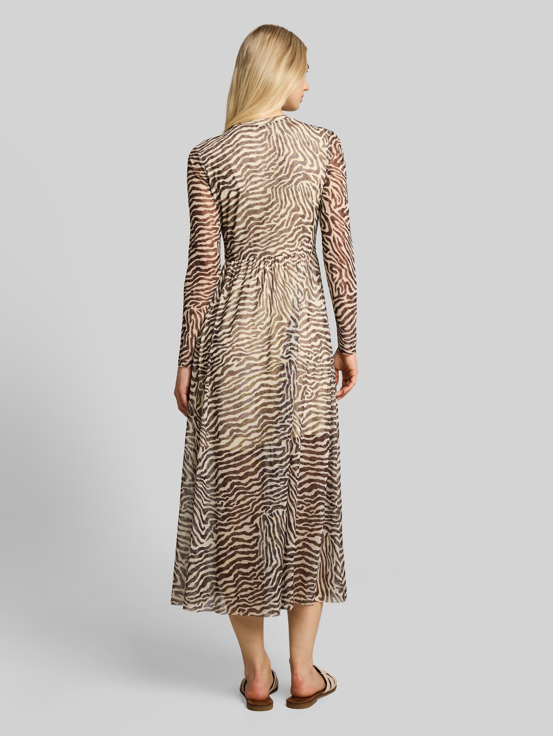 Fitted mesh midi dress with animal print - brown beige zebra print - Model-back view