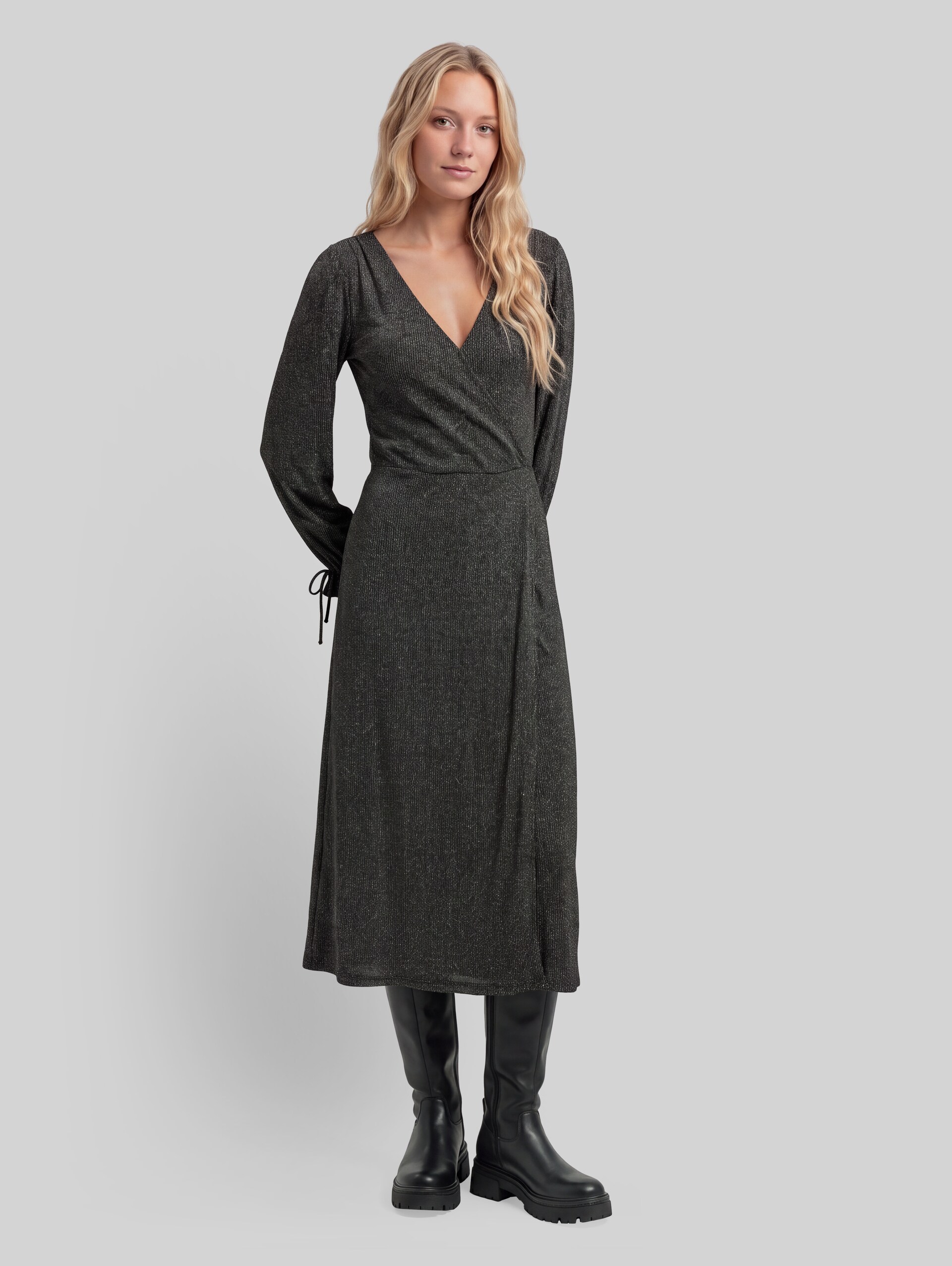 Midi-Wickelkleid mit Glitzer-Effekt - black silver lurex structure - Model-Vorderansicht